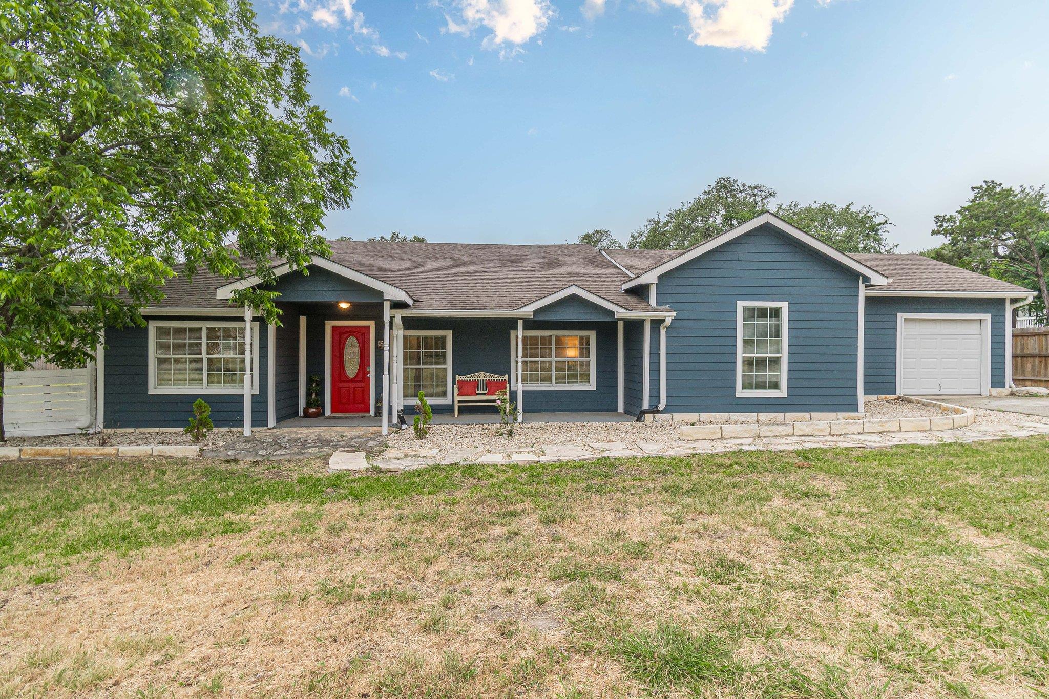 560 Persimmon Pass, Fischer, TX 78623