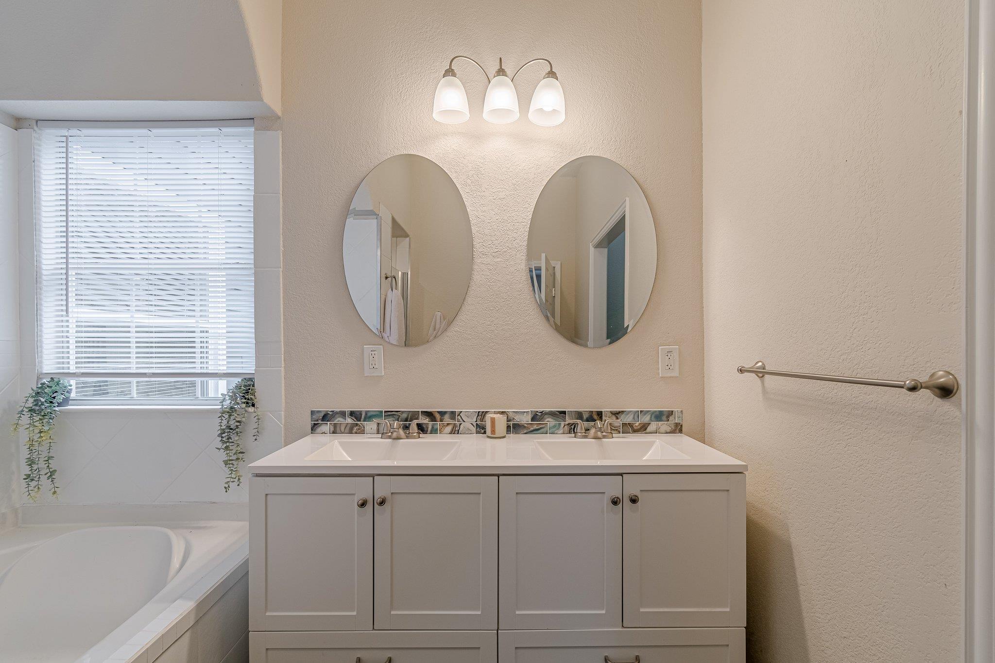 560 Persimmon Pass, Fischer, TX 78623