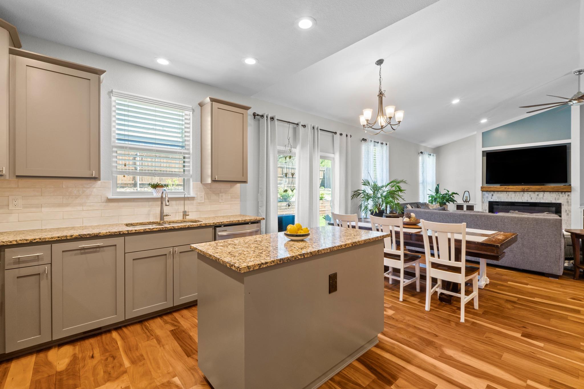 3905 Clinton Ln, Lago Vista, TX 78645