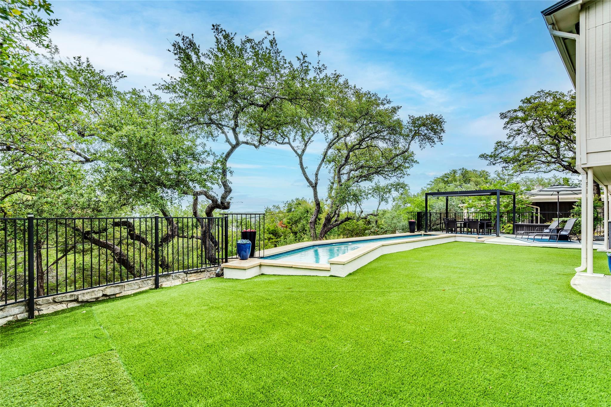 111 Highlander St, Lakeway, TX 78734