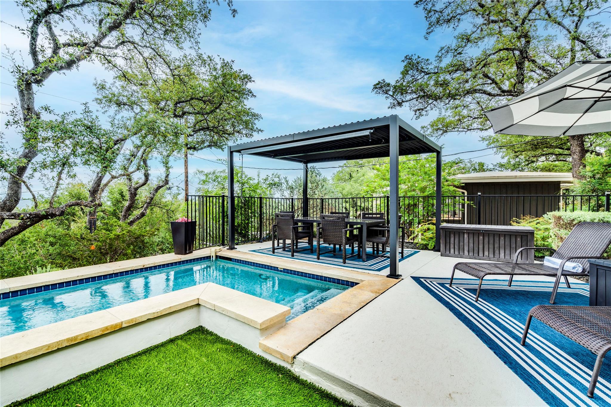 111 Highlander St, Lakeway, TX 78734