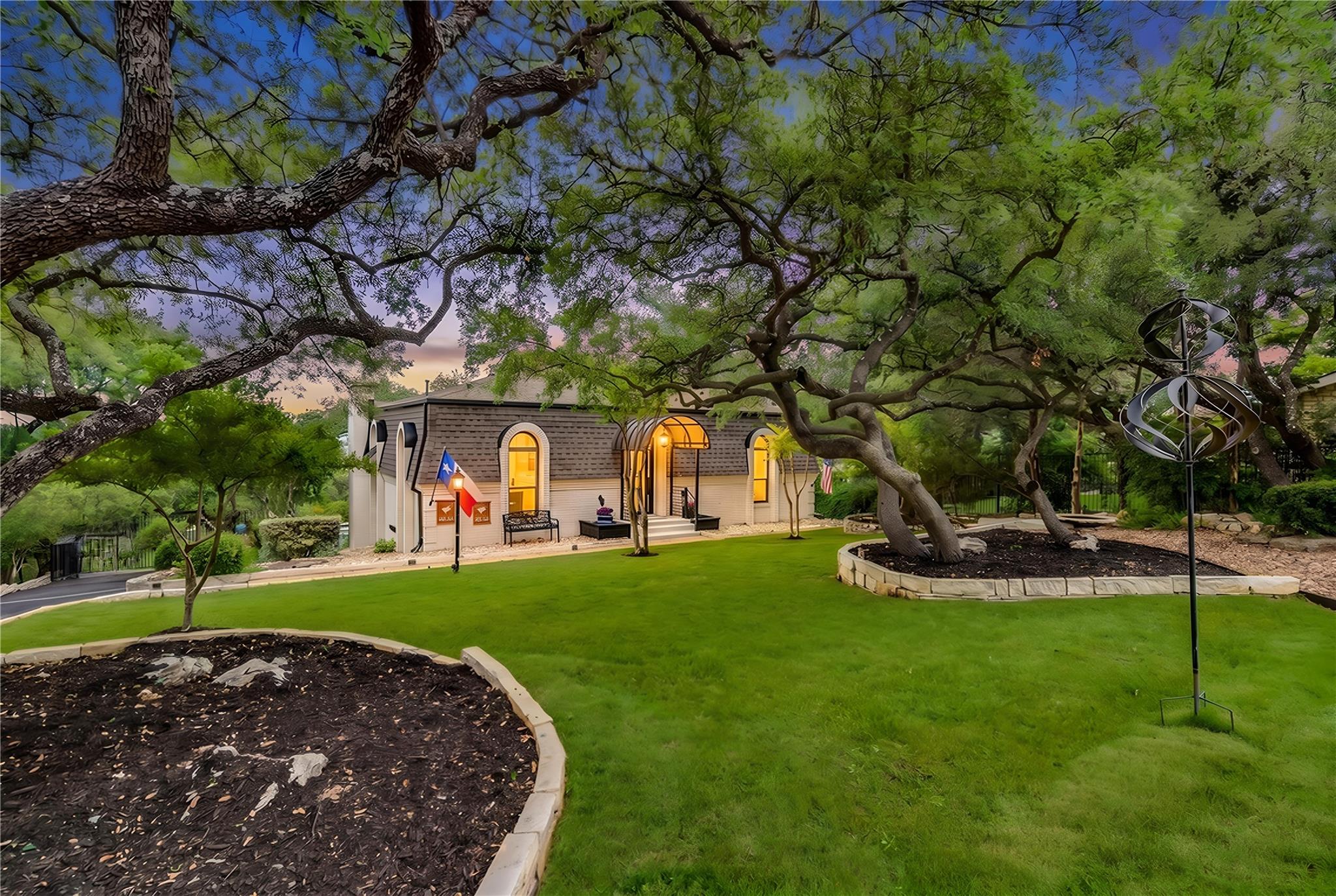 111 Highlander St, Lakeway, TX 78734