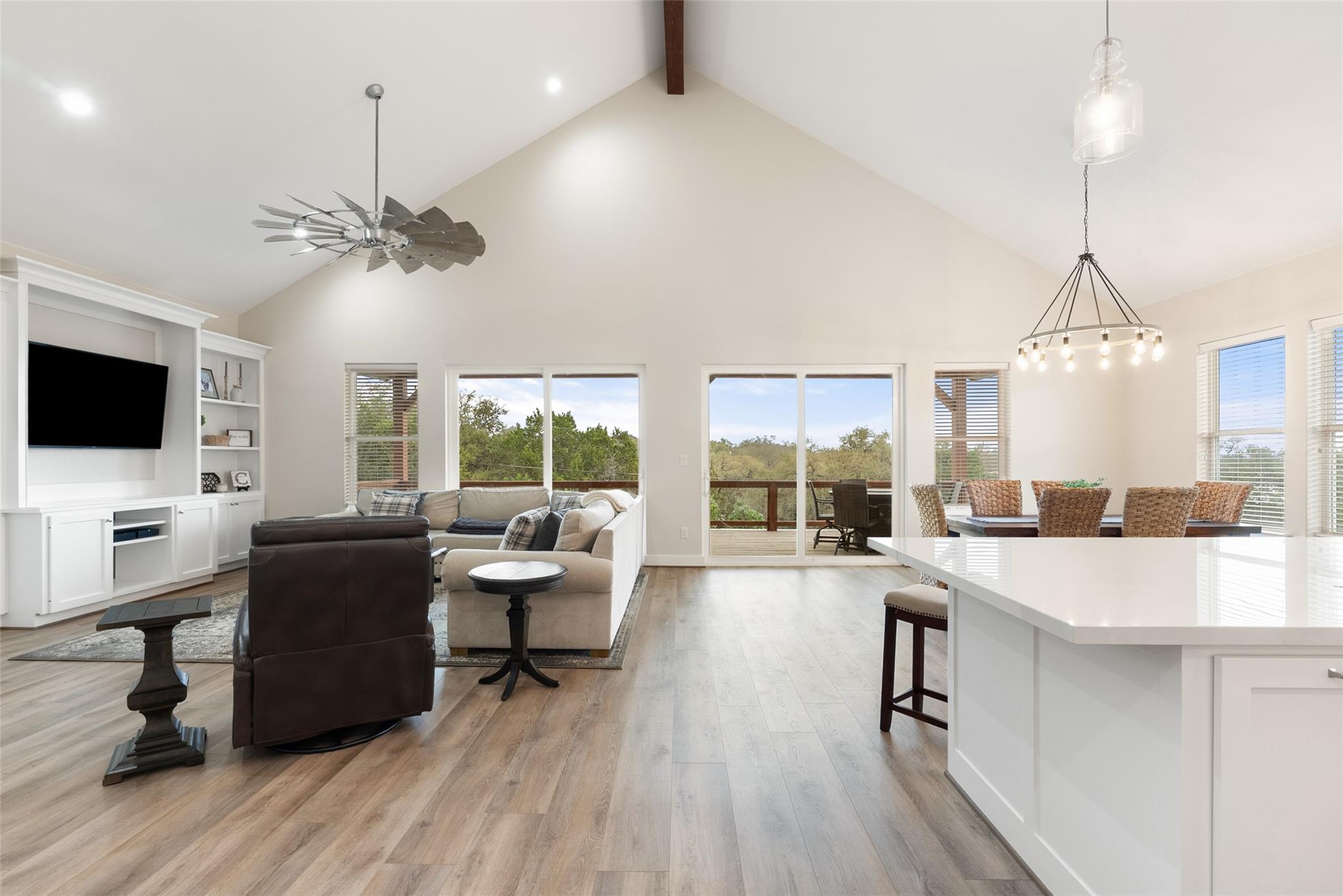 3160 Lakeview Dr, Canyon Lake, TX 78133