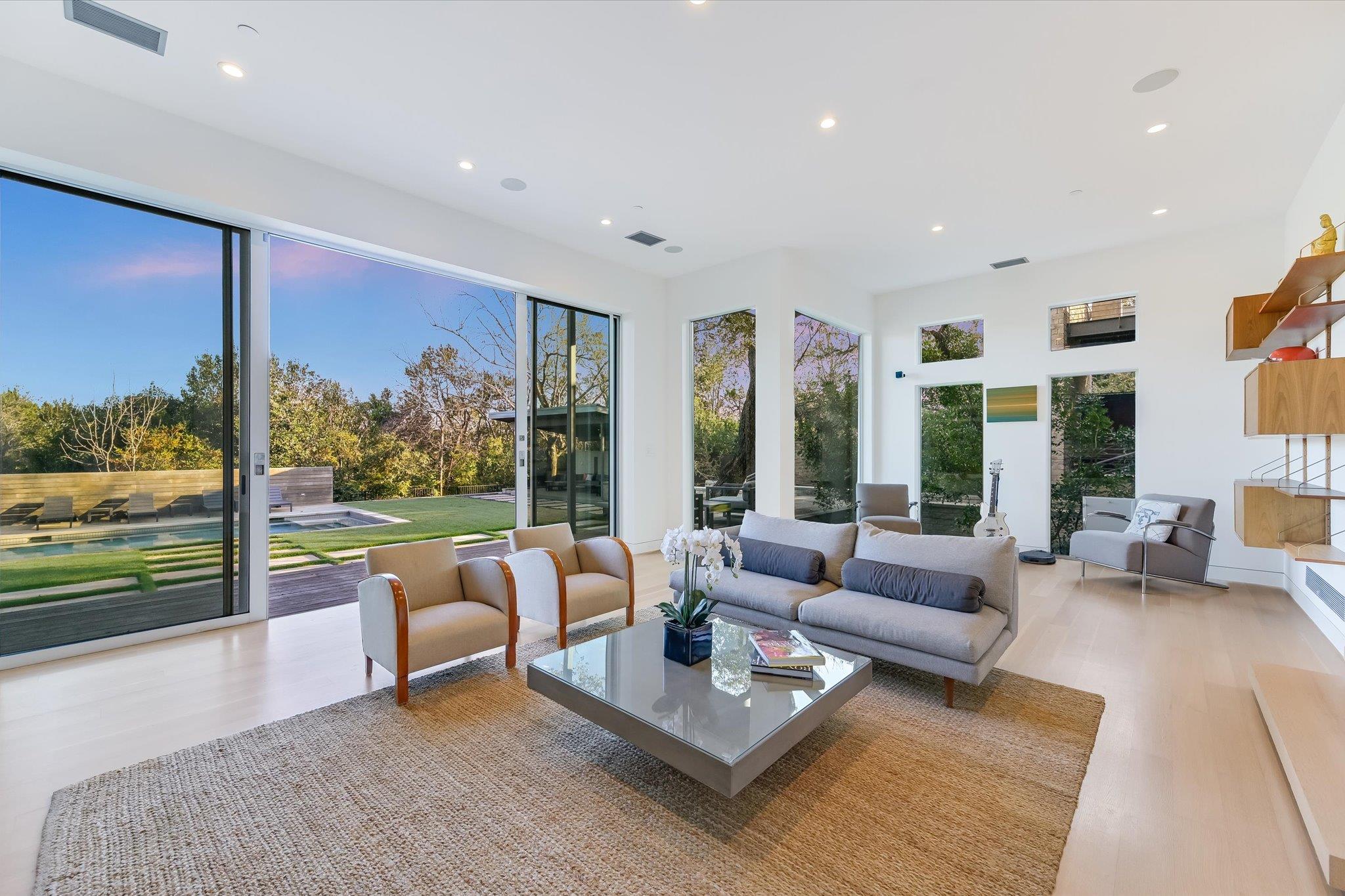 16 Sundown Pkwy, Austin, TX 78746