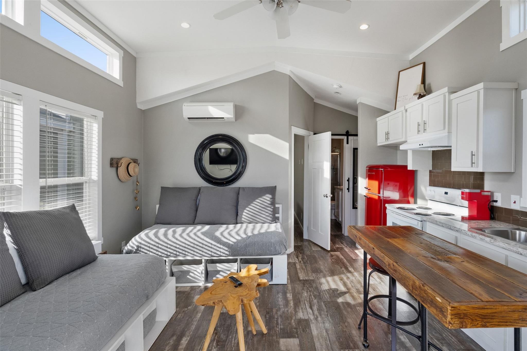 7220 Creek Rd, Dripping Springs, TX 78620