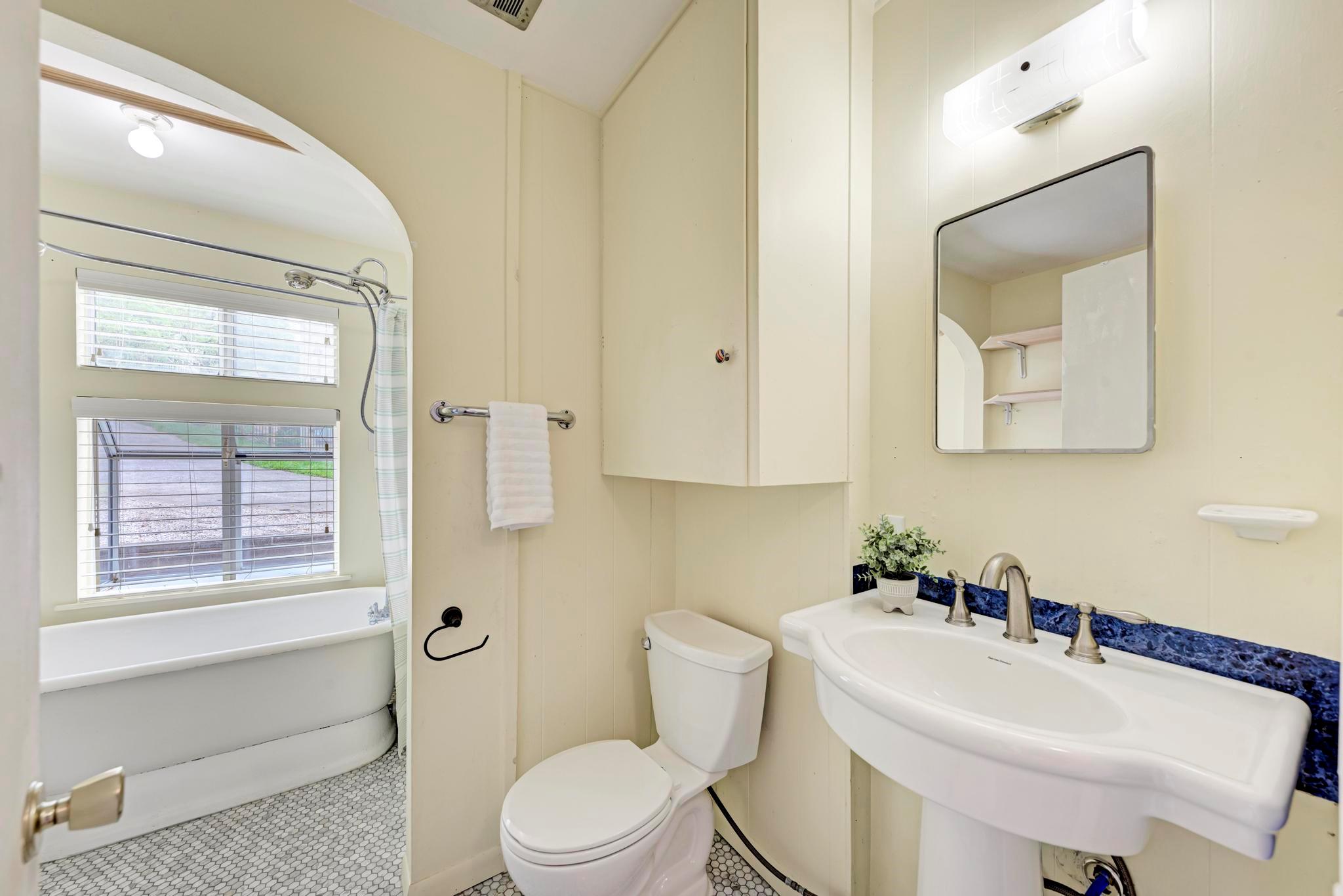 8130 JOY Rd, Volente, TX 78641