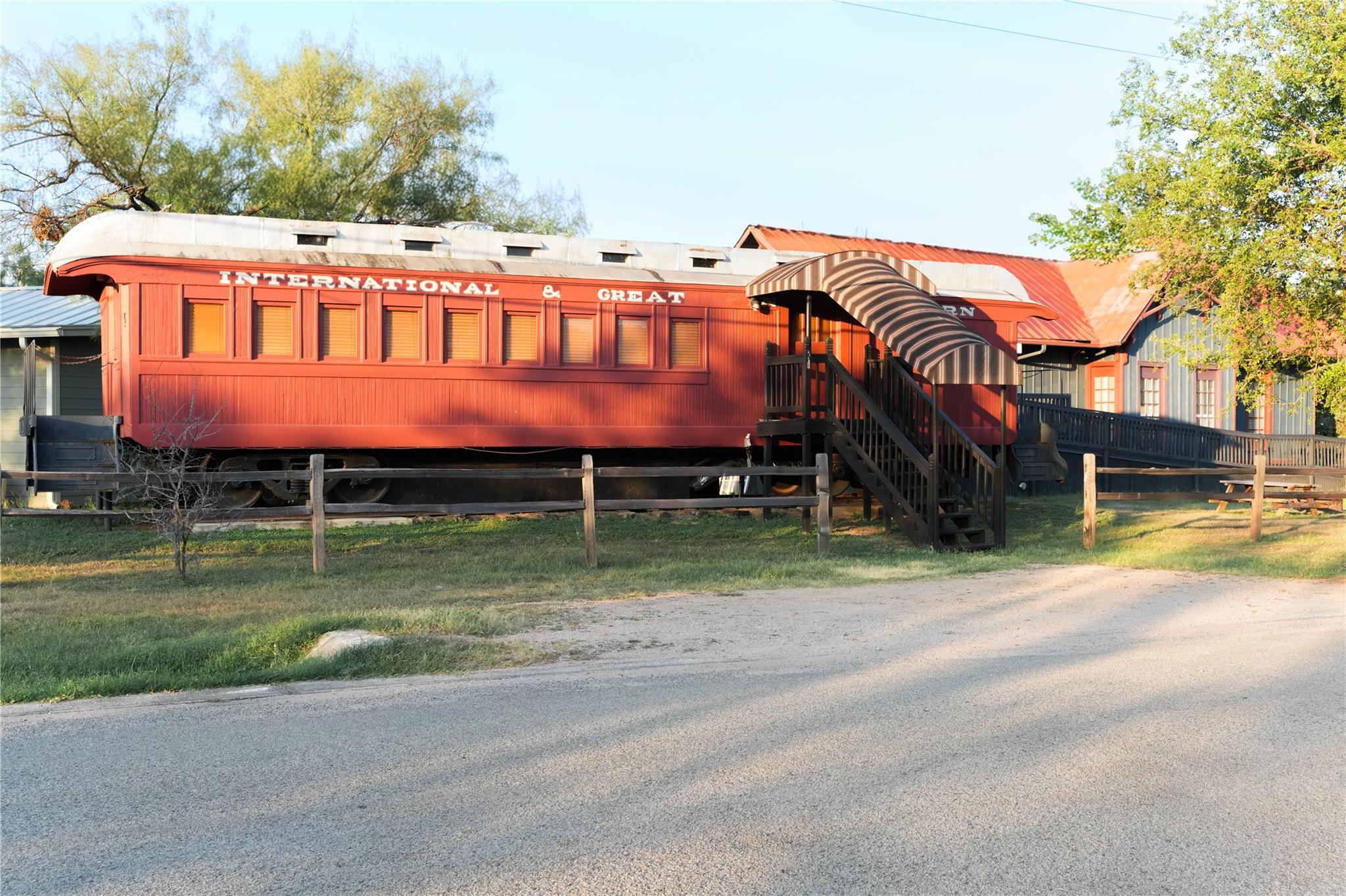 1001 King Ct, Kingsland, TX 78639