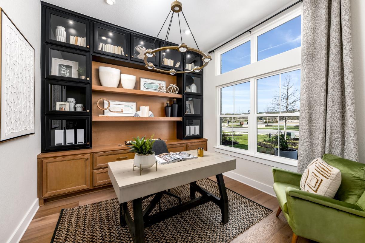 613 Hallwood Dr, Liberty Hill, TX 78642