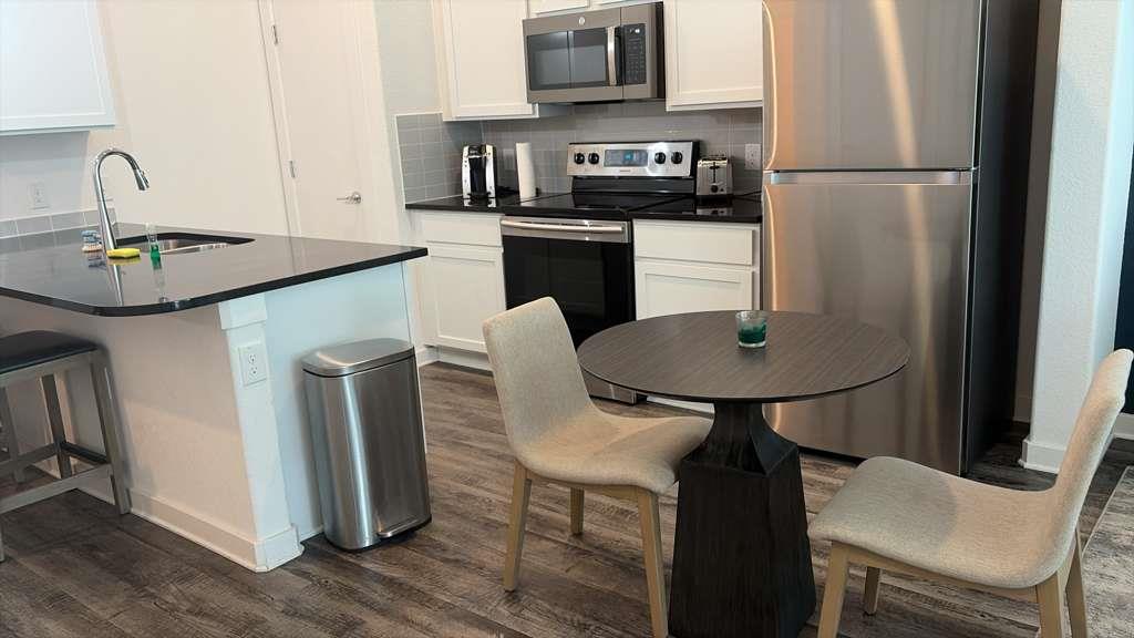 680 Naumann DR #A4 # A4, Leander, TX 78641