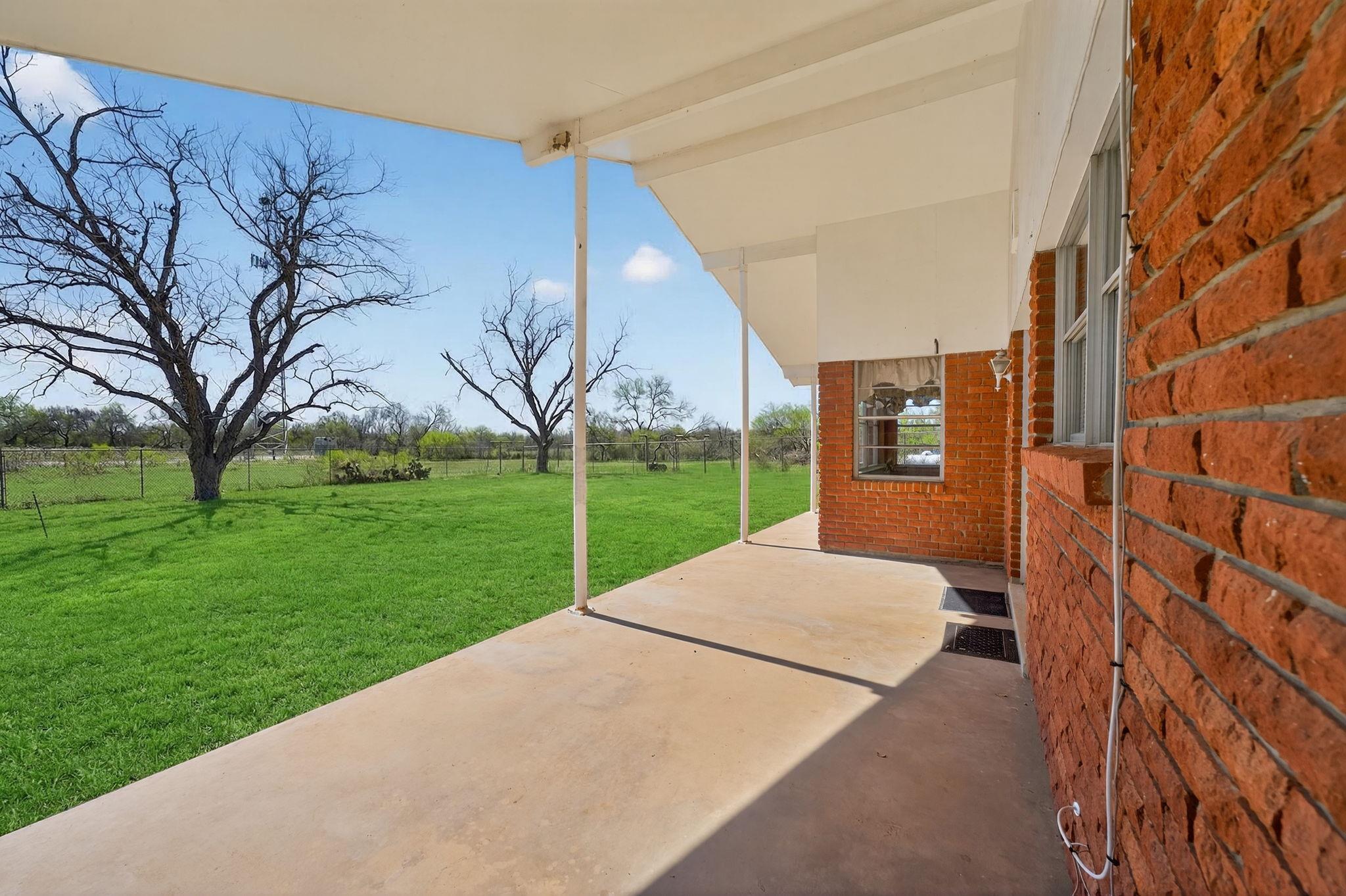 514 Hospital Blvd, Floresville, TX 78114