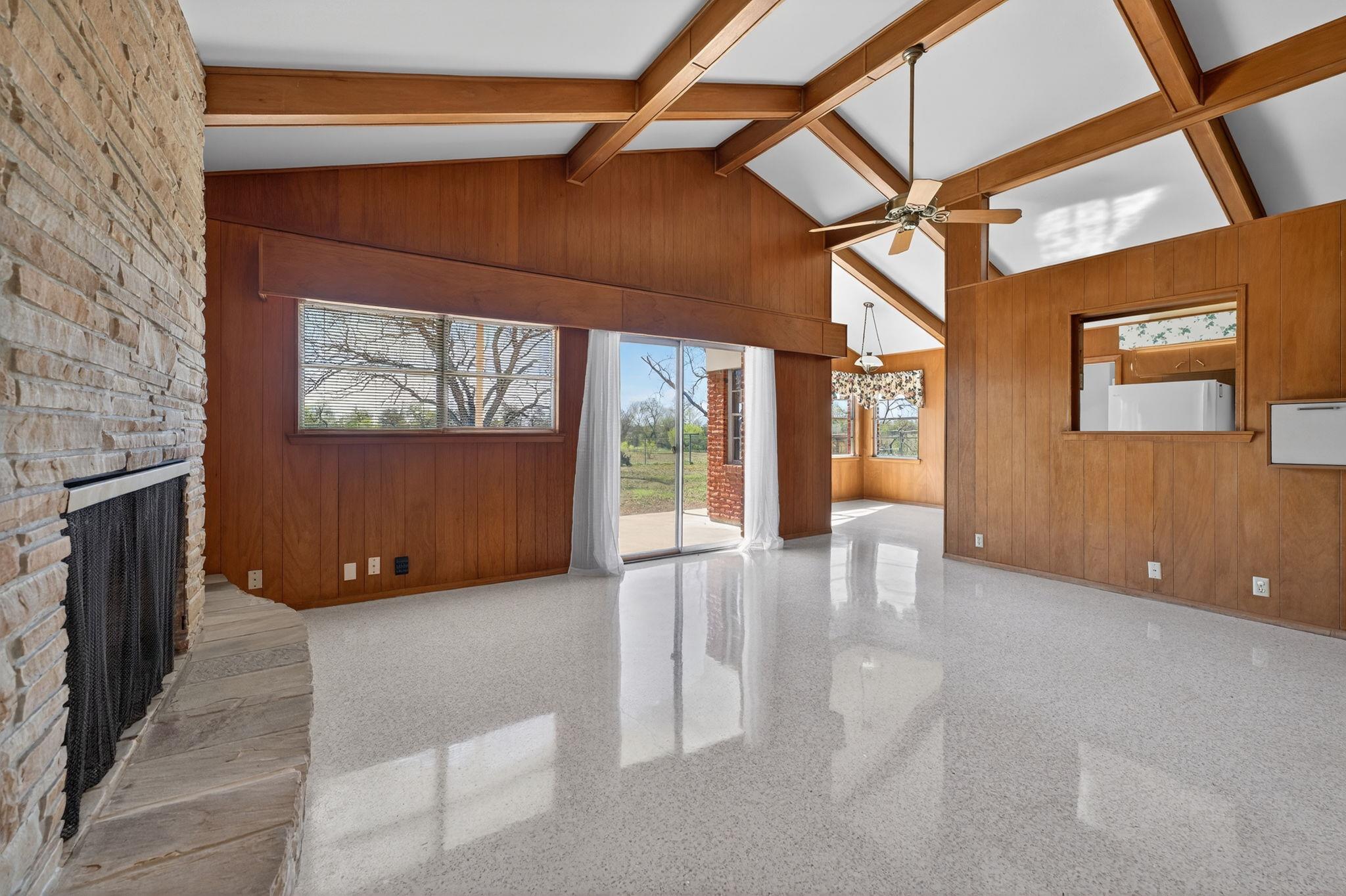 514 Hospital Blvd, Floresville, TX 78114