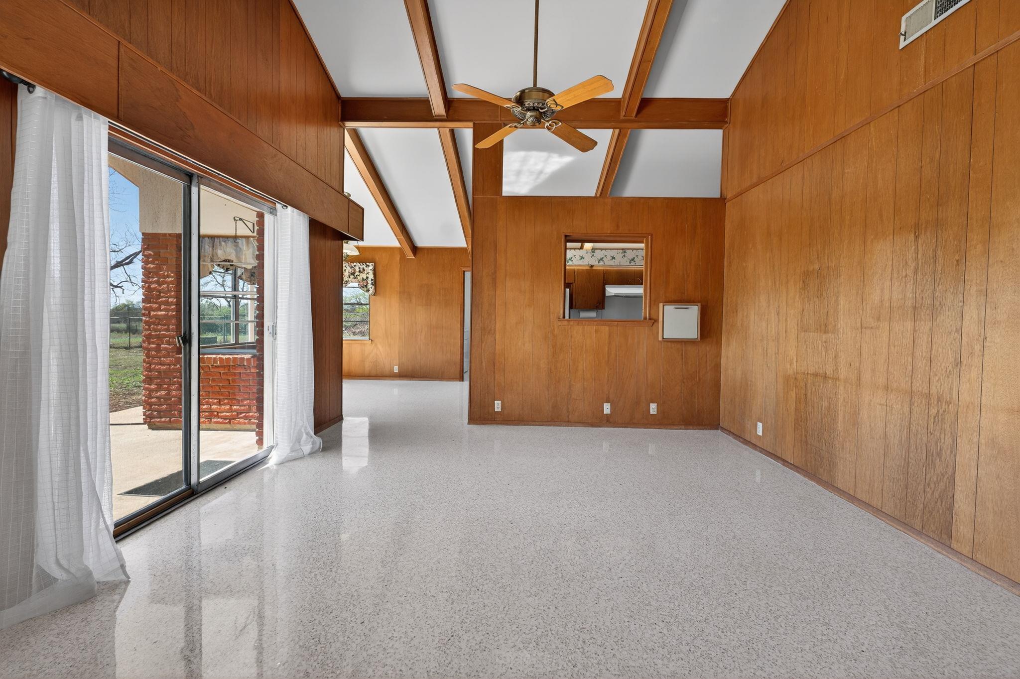 514 Hospital Blvd, Floresville, TX 78114