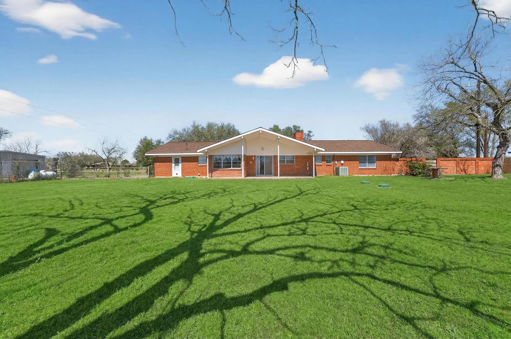 514 Hospital Blvd, Floresville, TX 78114