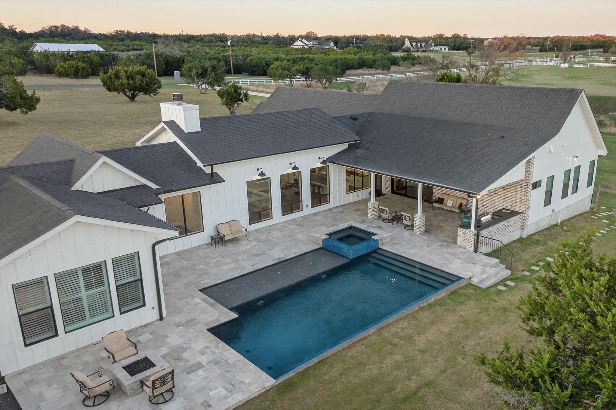 325 Sundance Trl, Liberty Hill, TX 78642