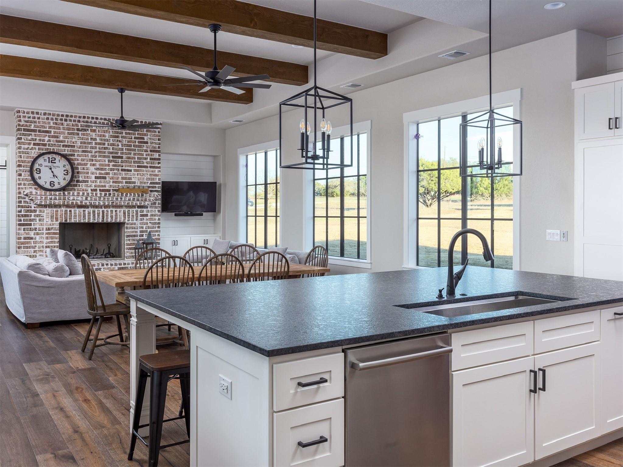 325 Sundance Trl, Liberty Hill, TX 78642