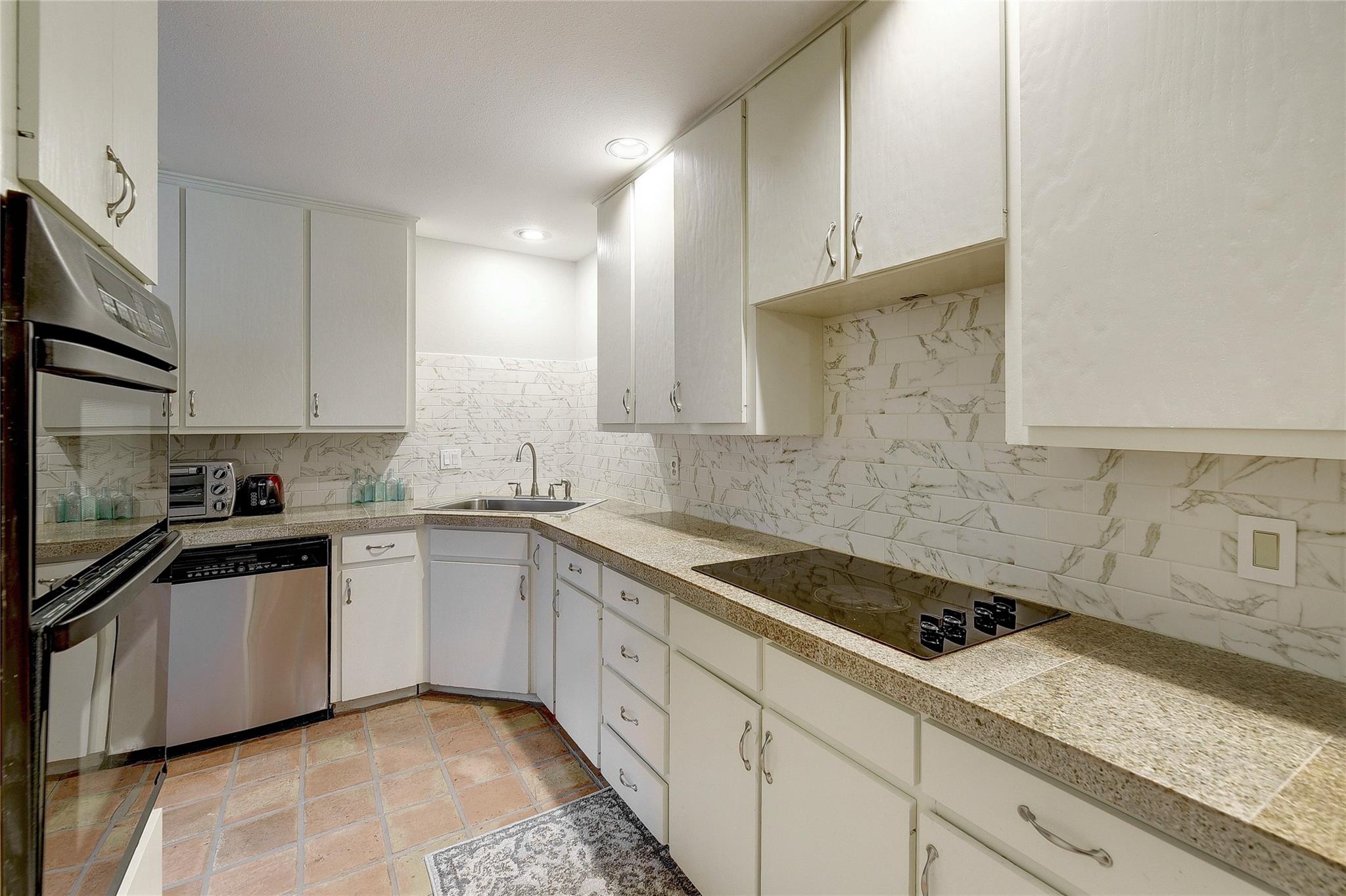 1735 Spyglass Dr # 117, Austin, TX 78746