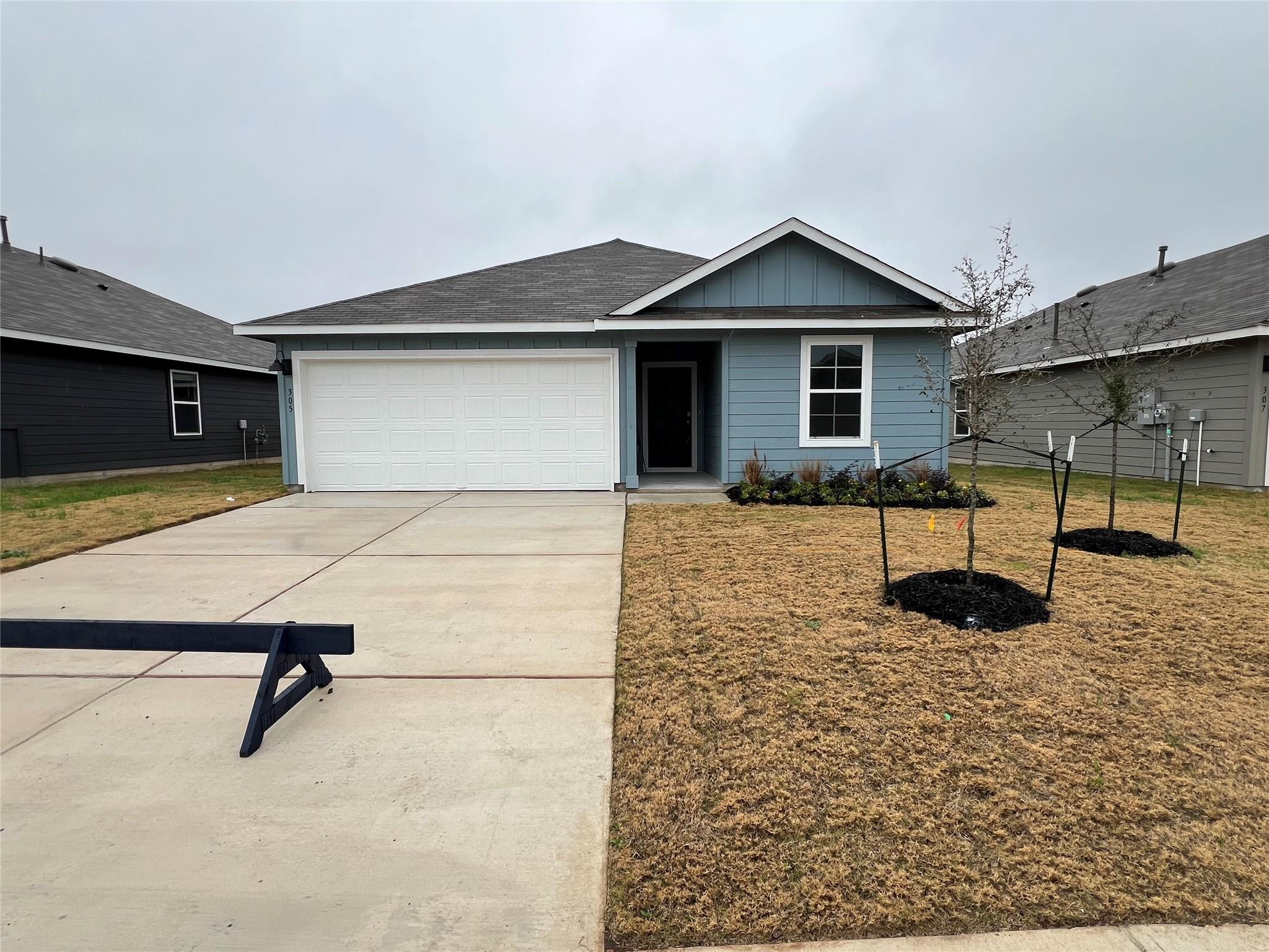 305 Wirecrested Dr, Lockhart, TX 78644