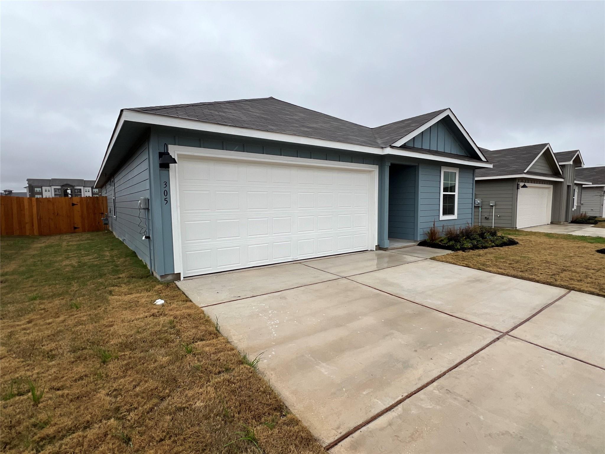 305 Wirecrested Dr, Lockhart, TX 78644