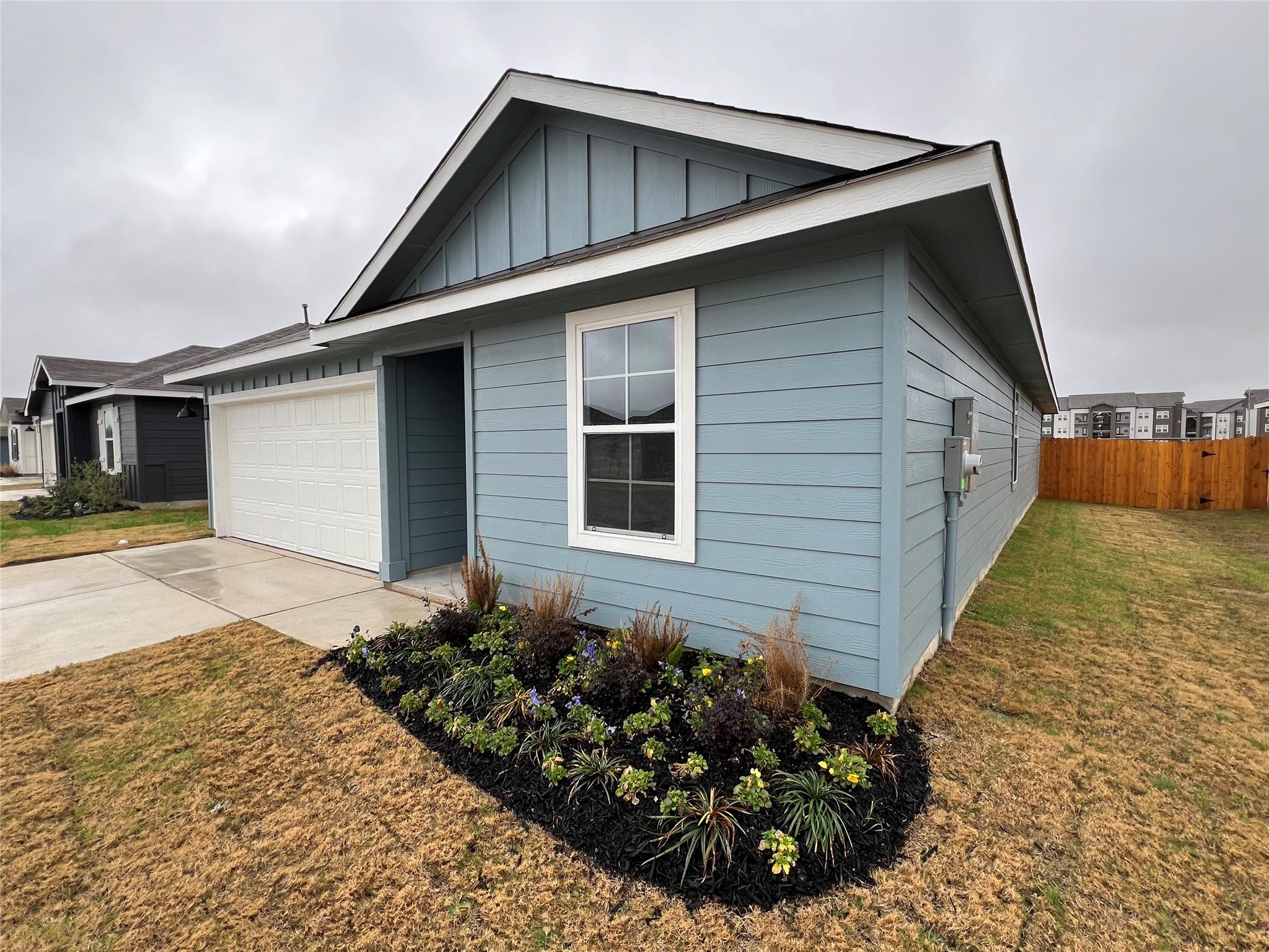 305 Wirecrested Dr, Lockhart, TX 78644