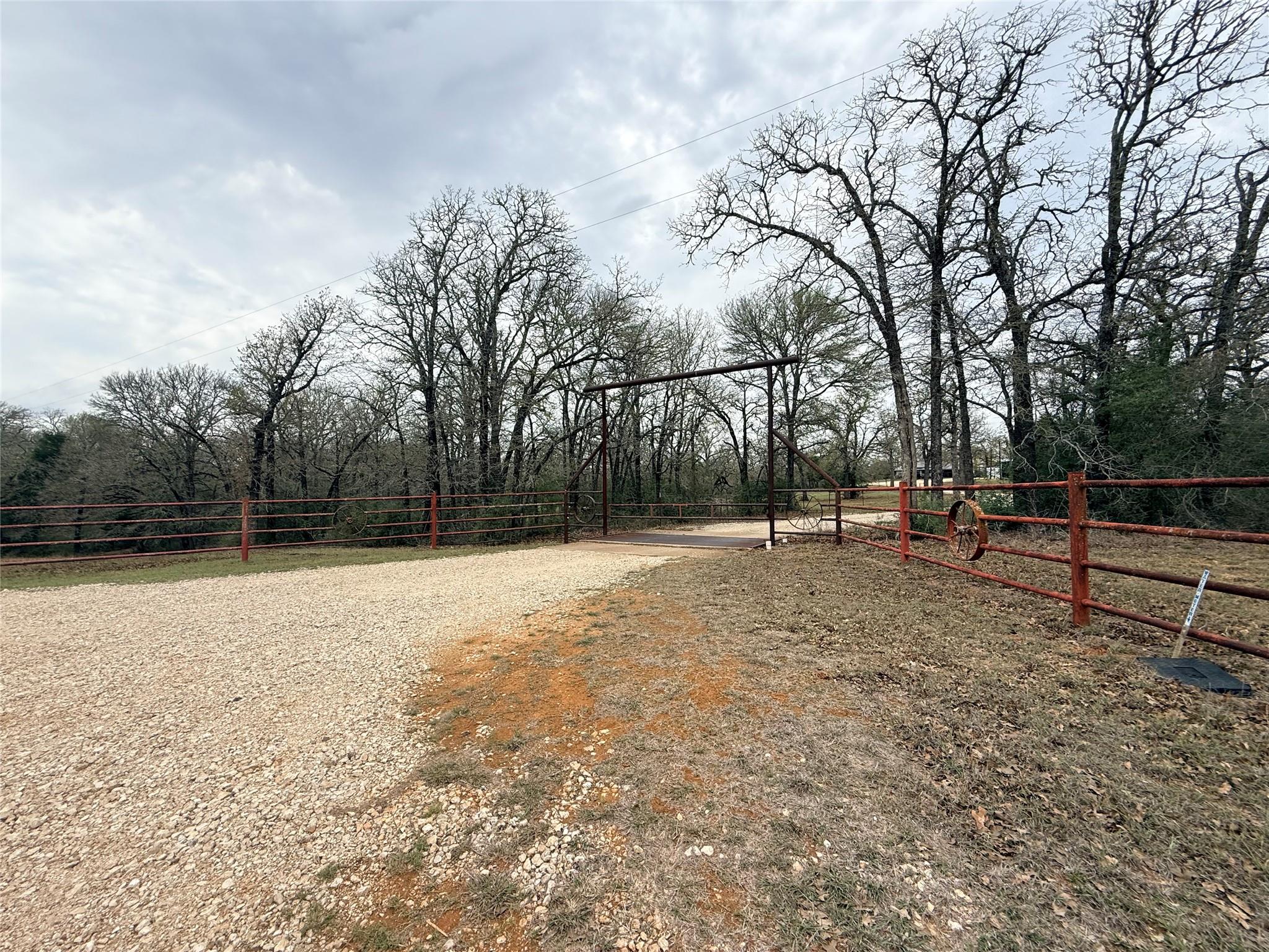2628 County Road 316, Lexington, TX 78947
