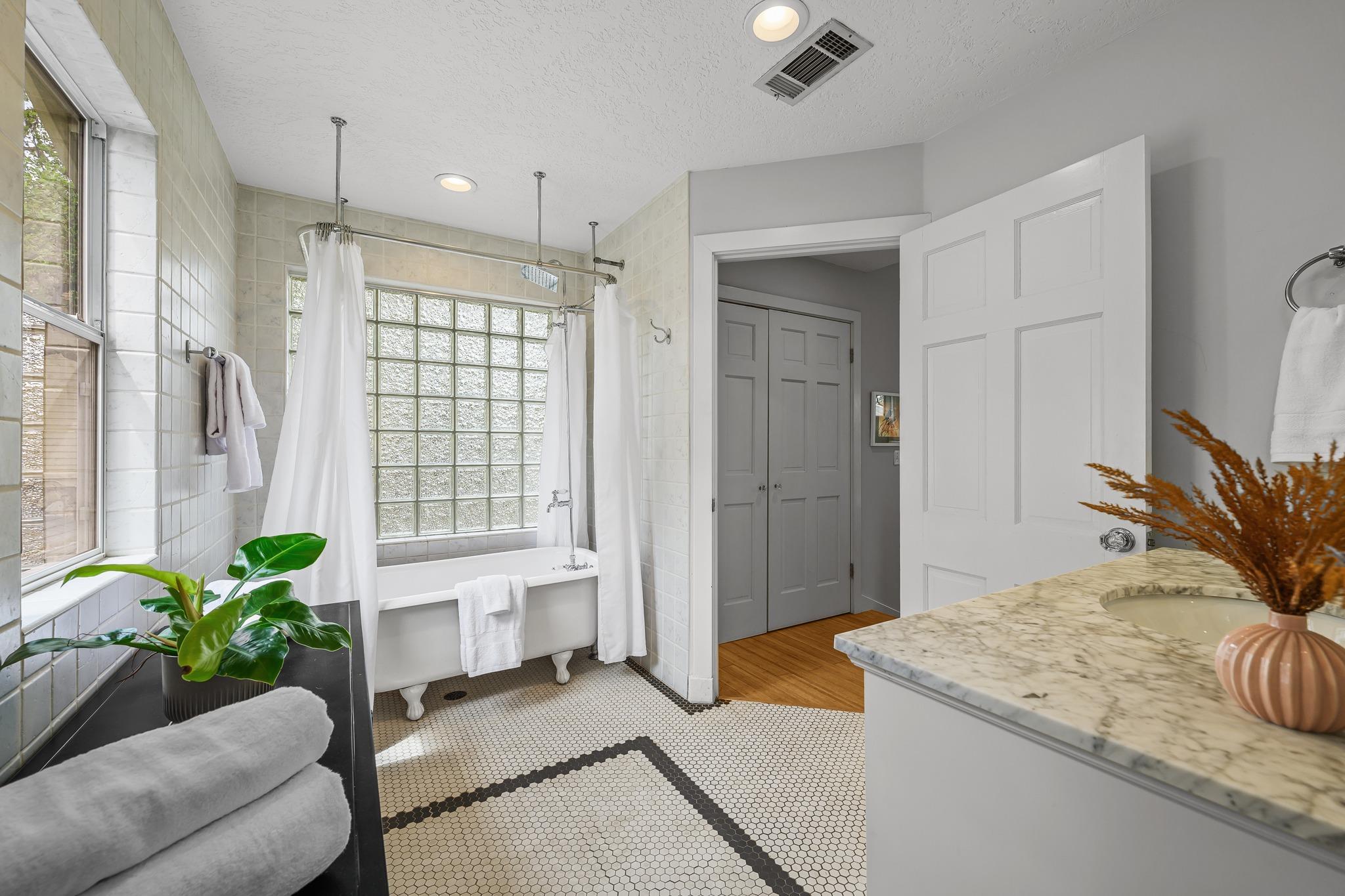 804 W Gibson St, Austin, TX 78704