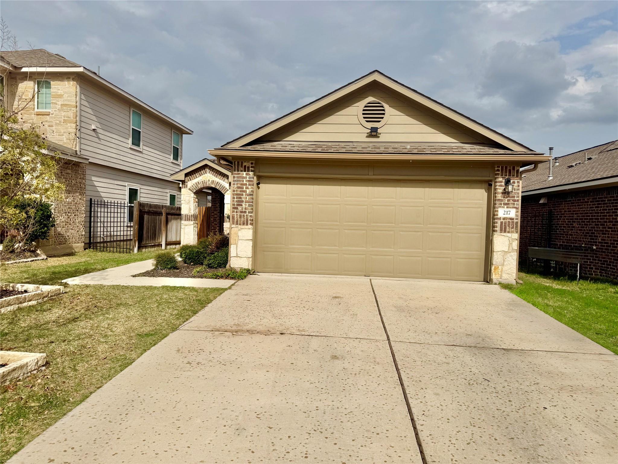 217 Yoakum St, Leander, TX 78641