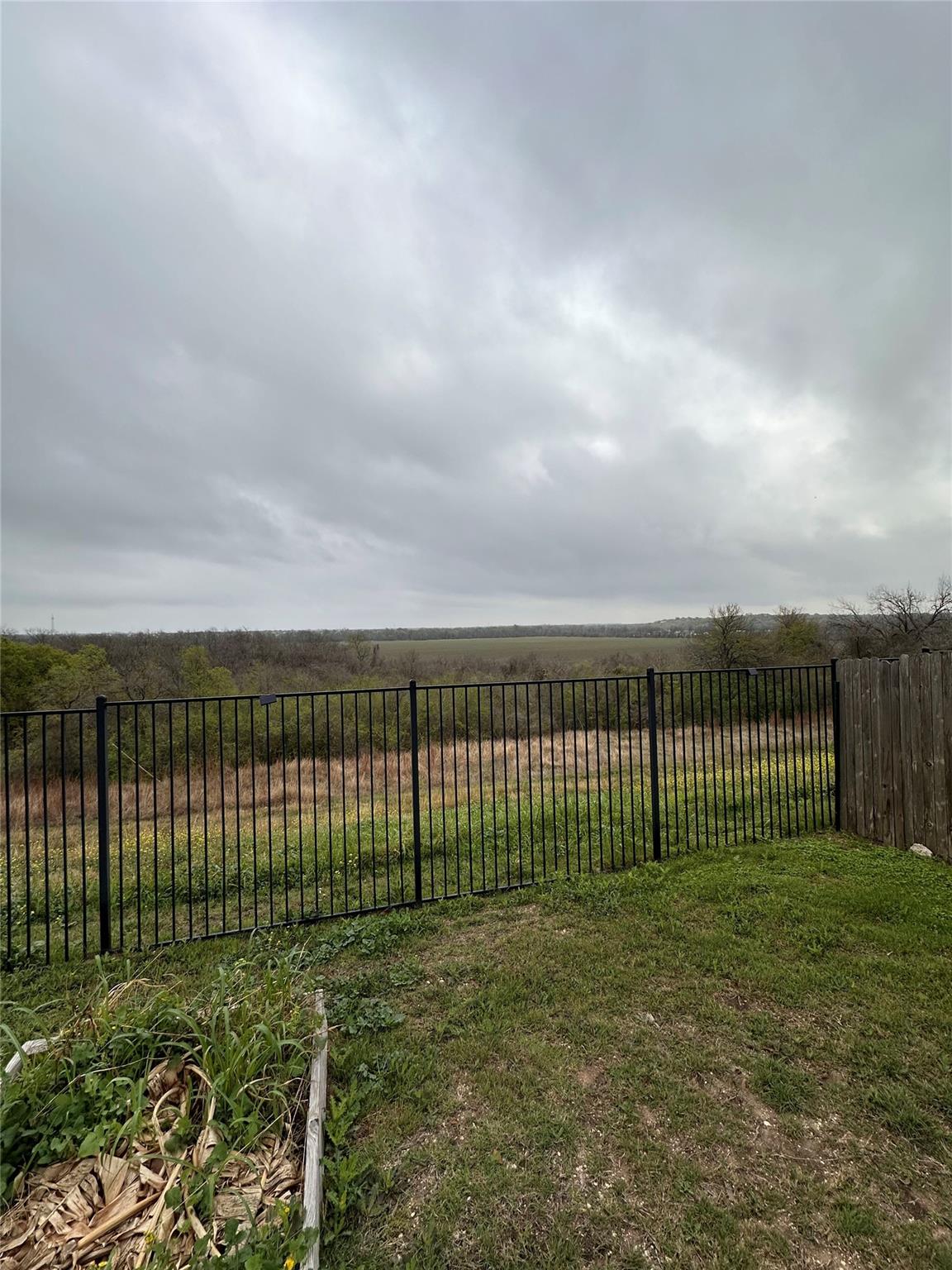 207 Liard River Rd, Hutto, TX 78634