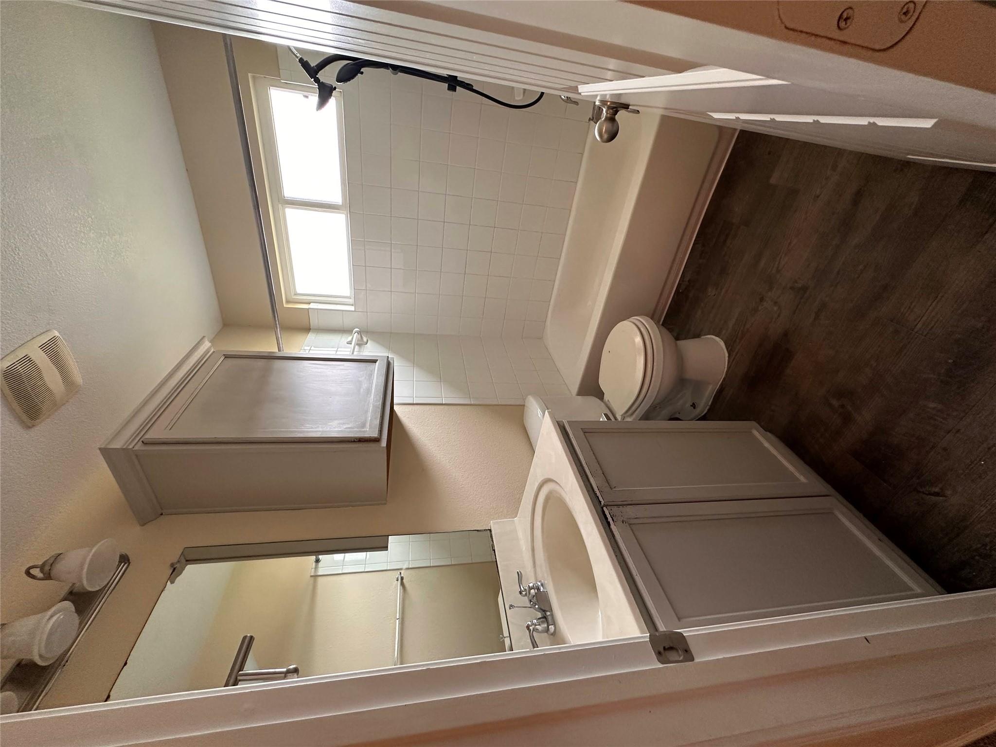 207 Liard River Rd, Hutto, TX 78634