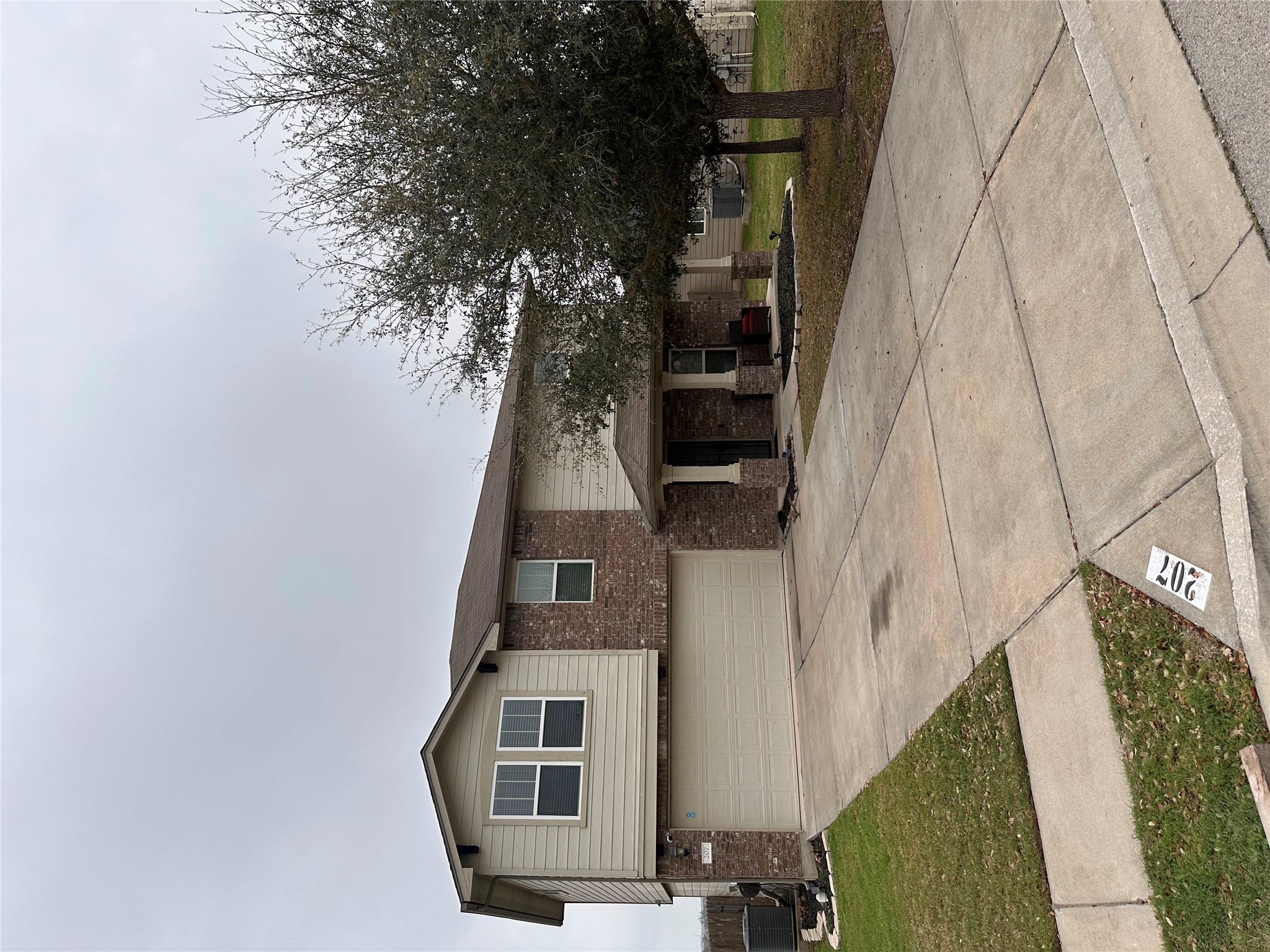 207 Liard River Rd, Hutto, TX 78634