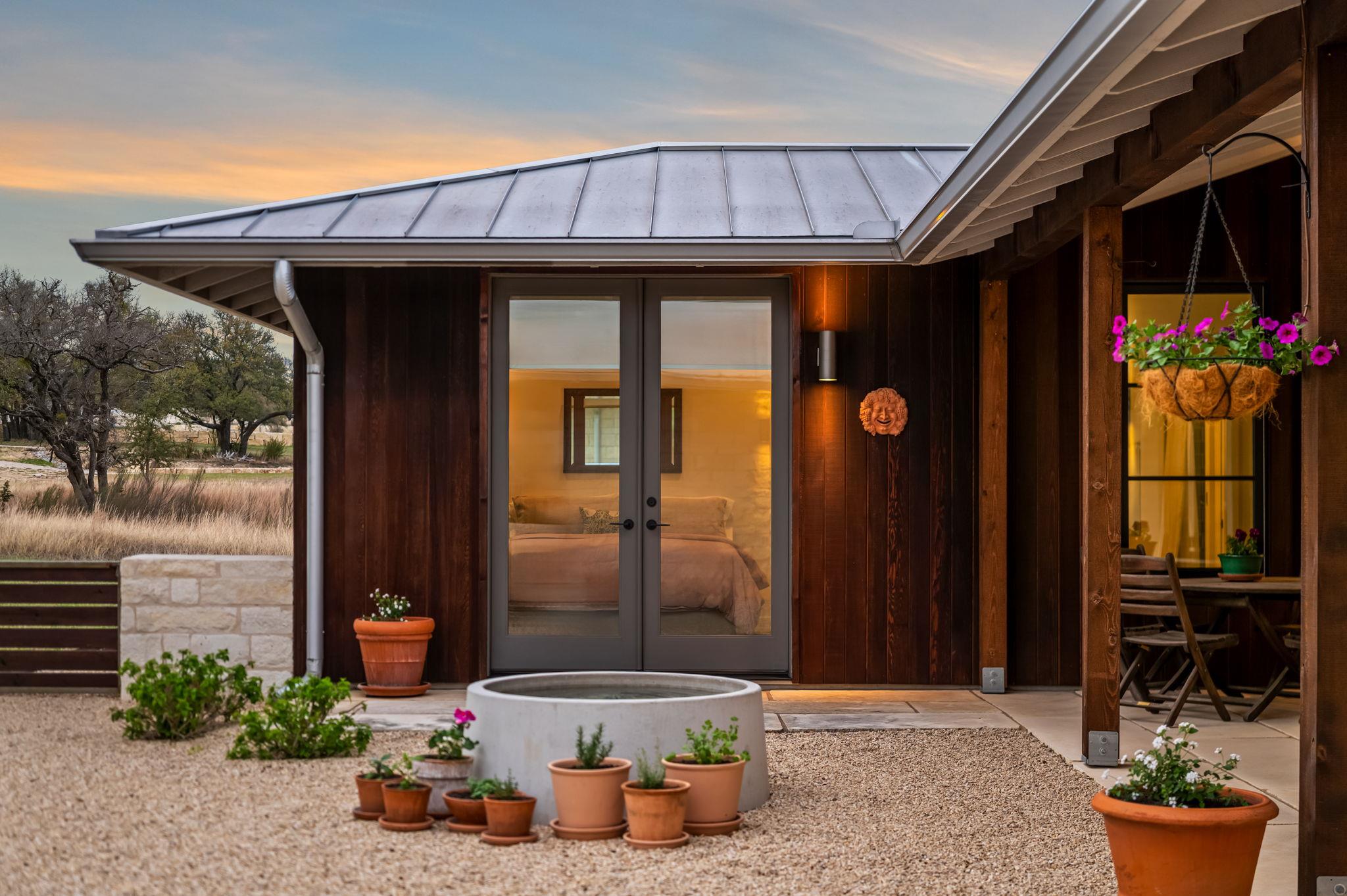 1808 Axis Cir, Fredericksburg, TX 78624