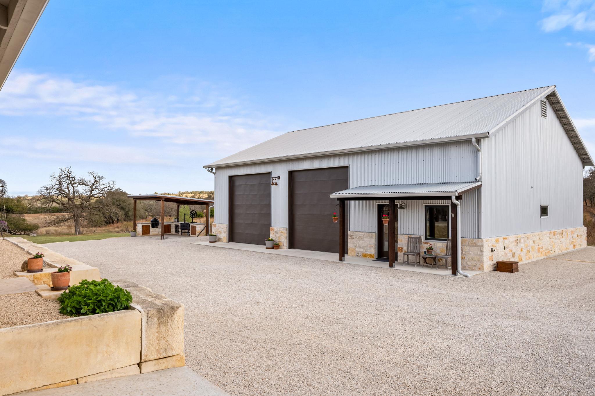 1808 Axis Cir, Fredericksburg, TX 78624