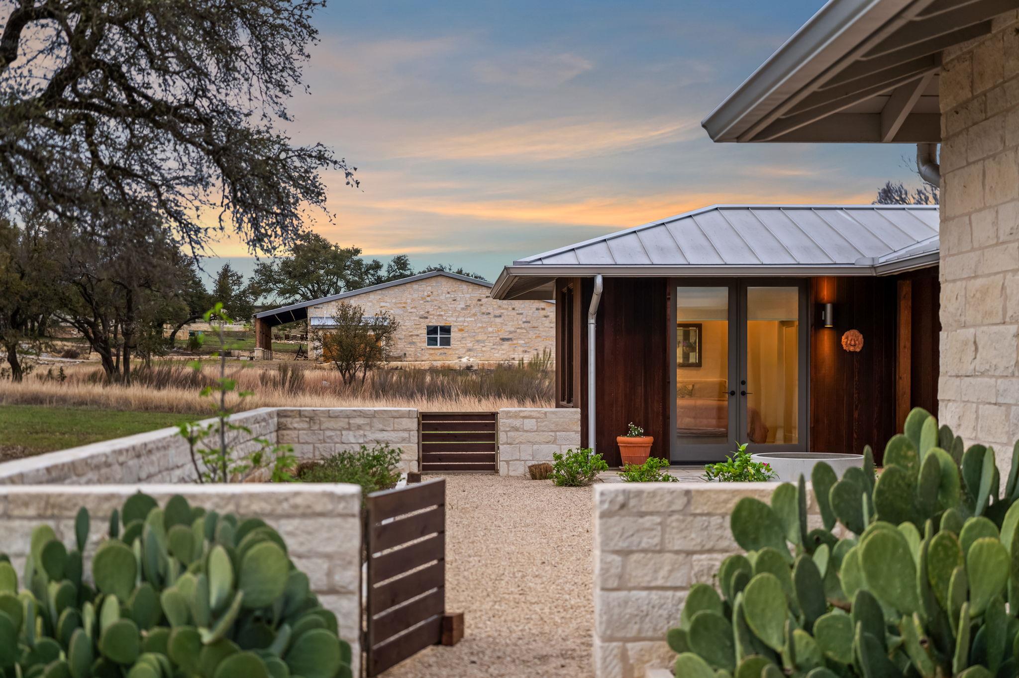 1808 Axis Cir, Fredericksburg, TX 78624