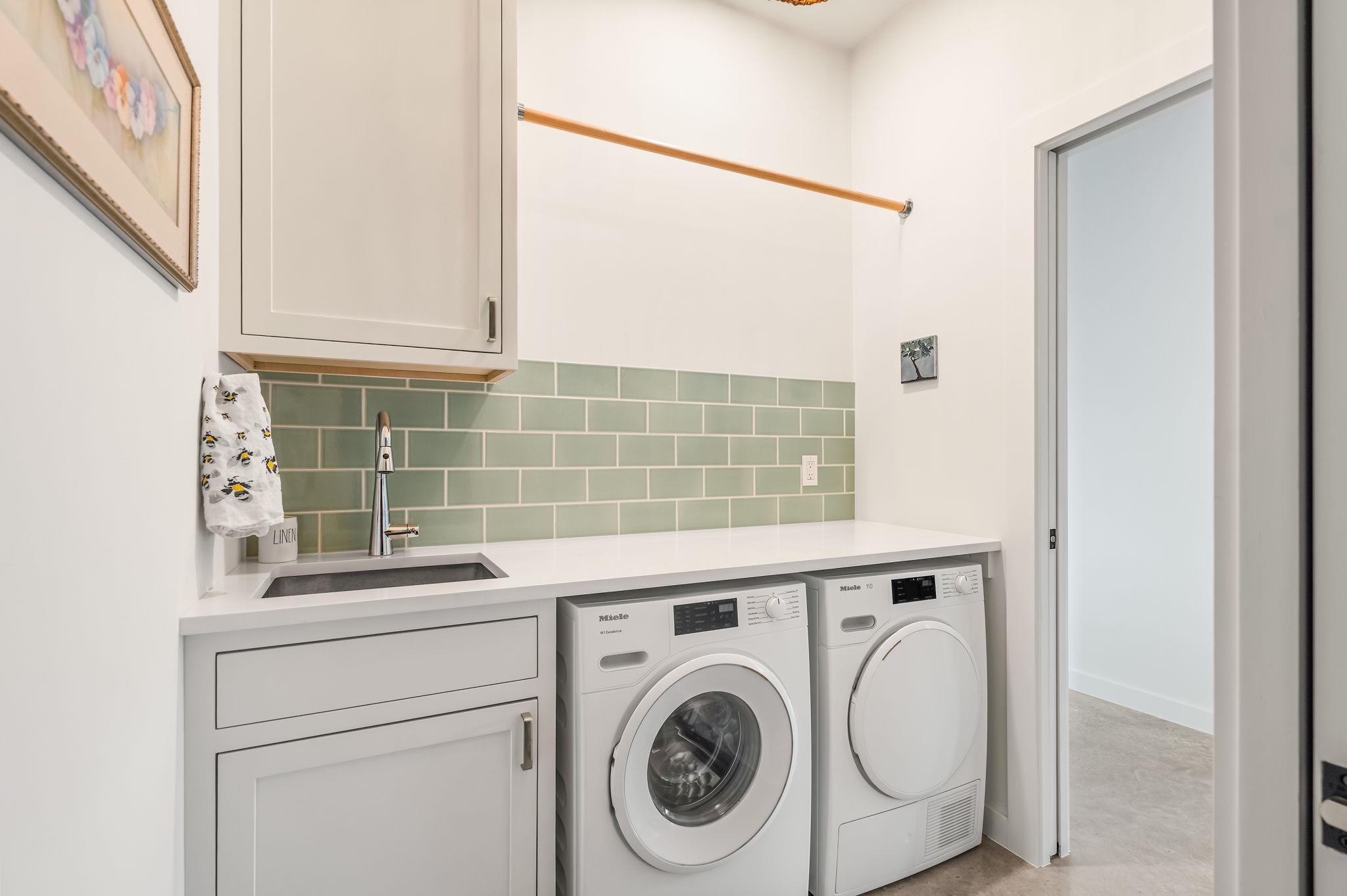 1808 Axis Cir, Fredericksburg, TX 78624