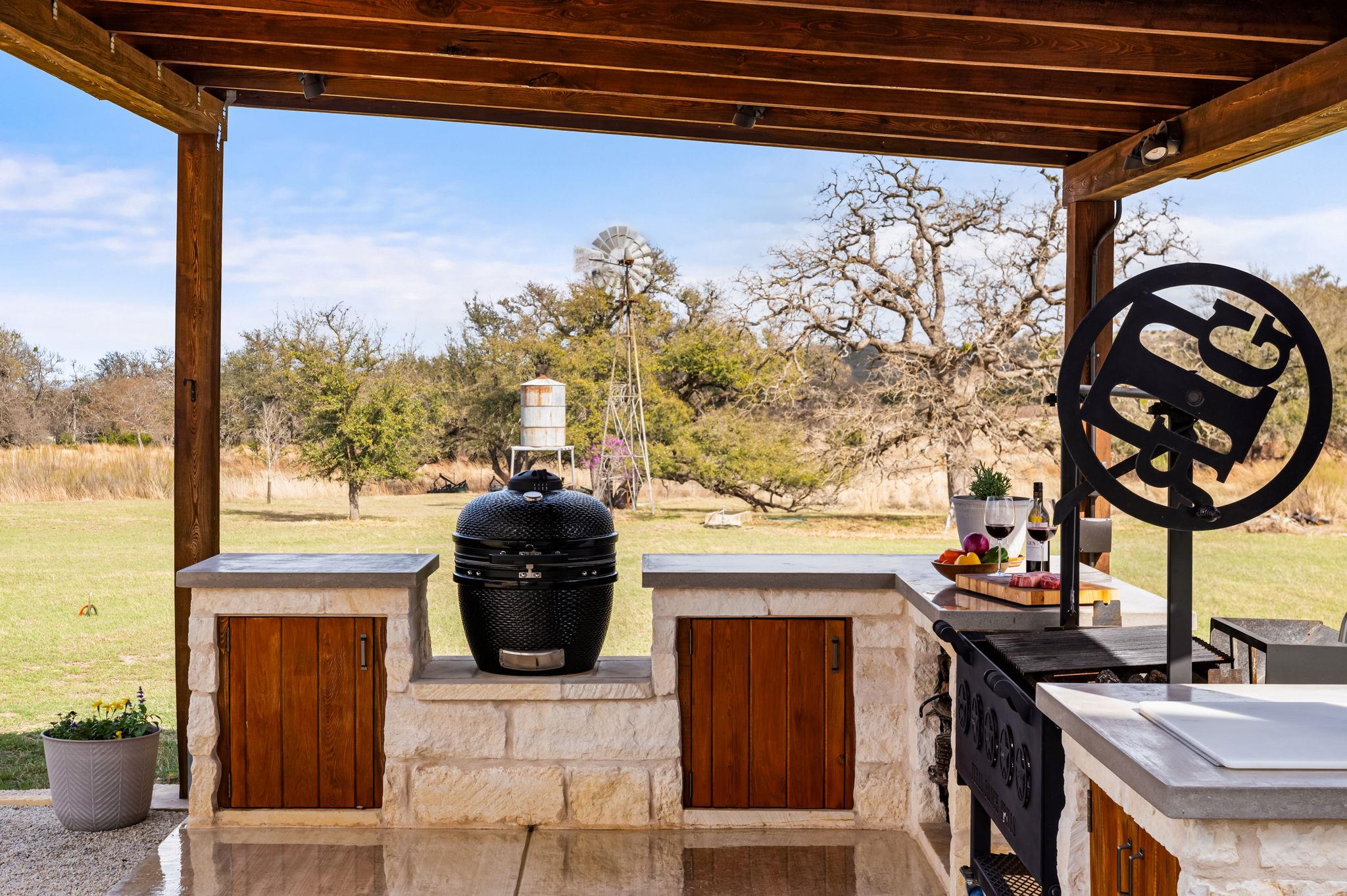 1808 Axis Cir, Fredericksburg, TX 78624