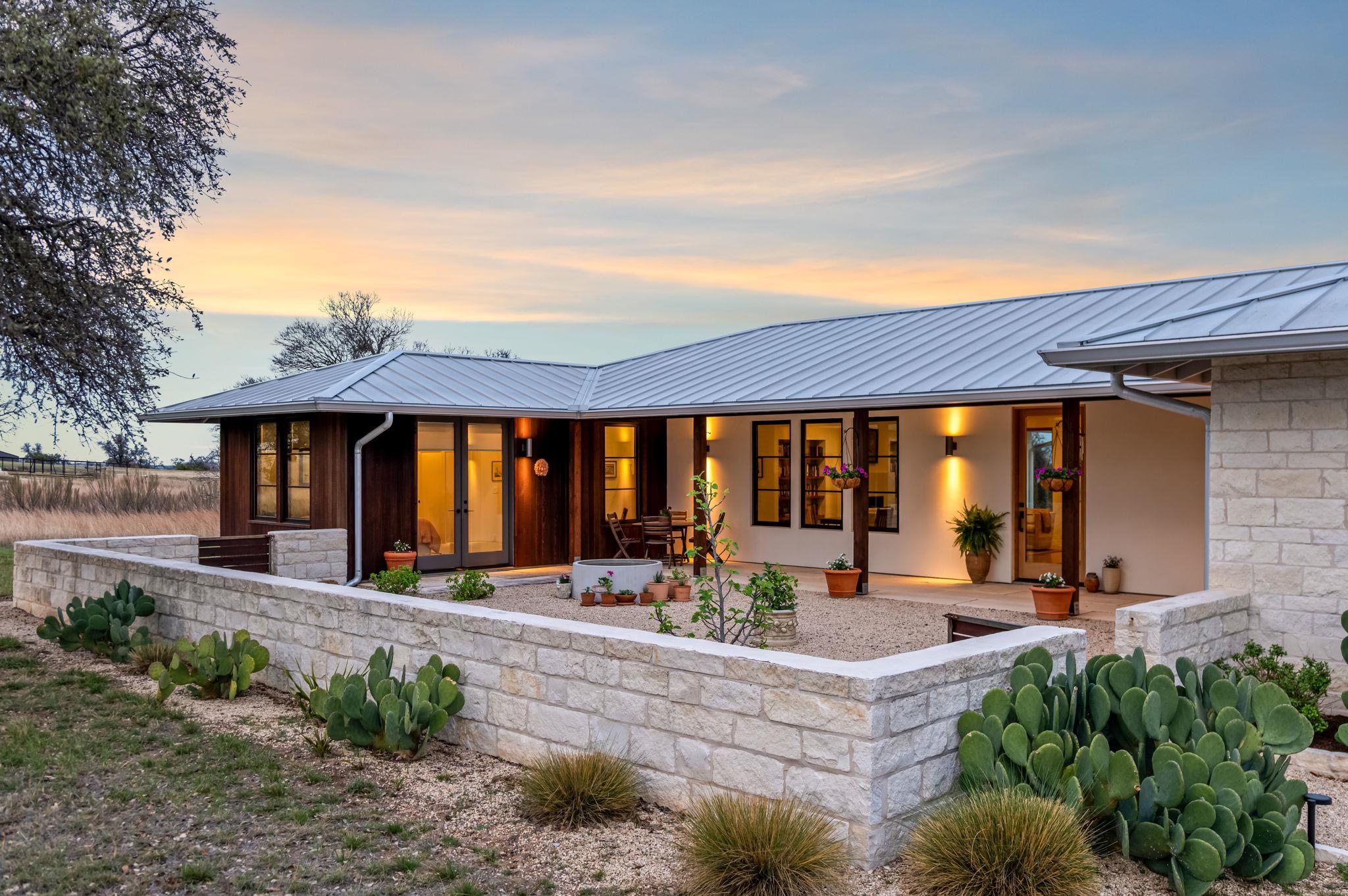 1808 Axis Cir, Fredericksburg, TX 78624