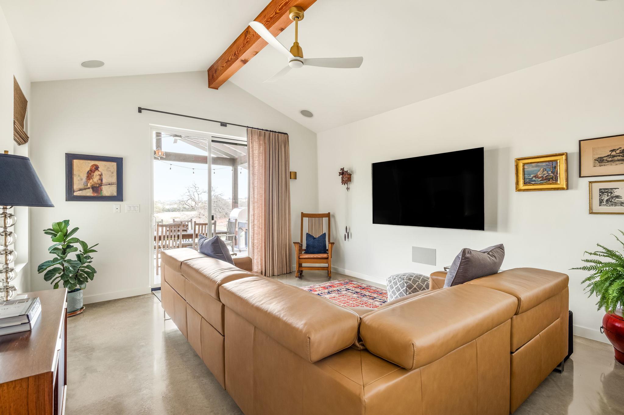 1808 Axis Cir, Fredericksburg, TX 78624