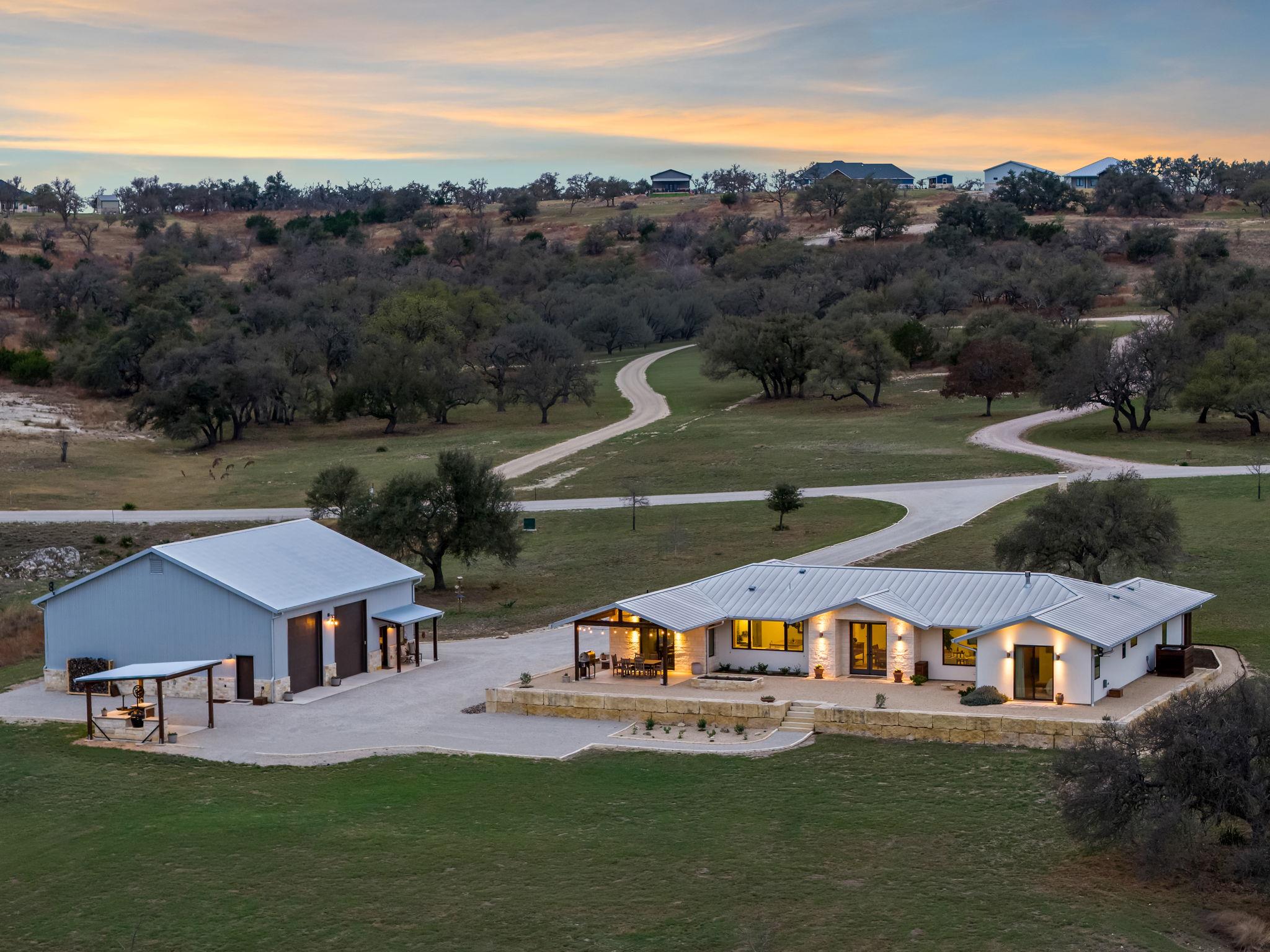 1808 Axis Cir, Fredericksburg, TX 78624