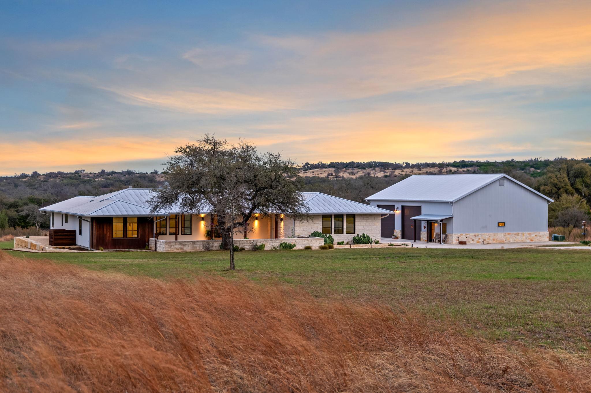 1808 Axis Cir, Fredericksburg, TX 78624