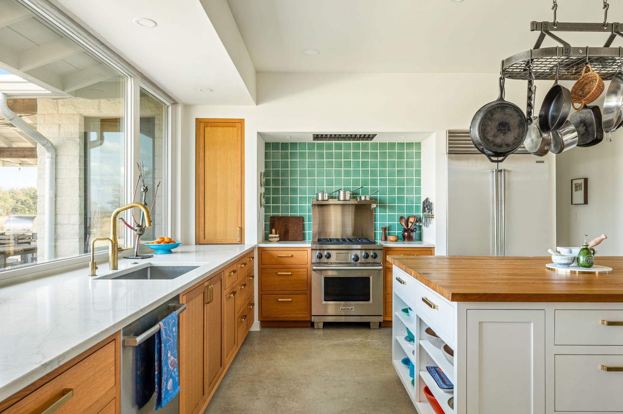 1808 Axis Cir, Fredericksburg, TX 78624