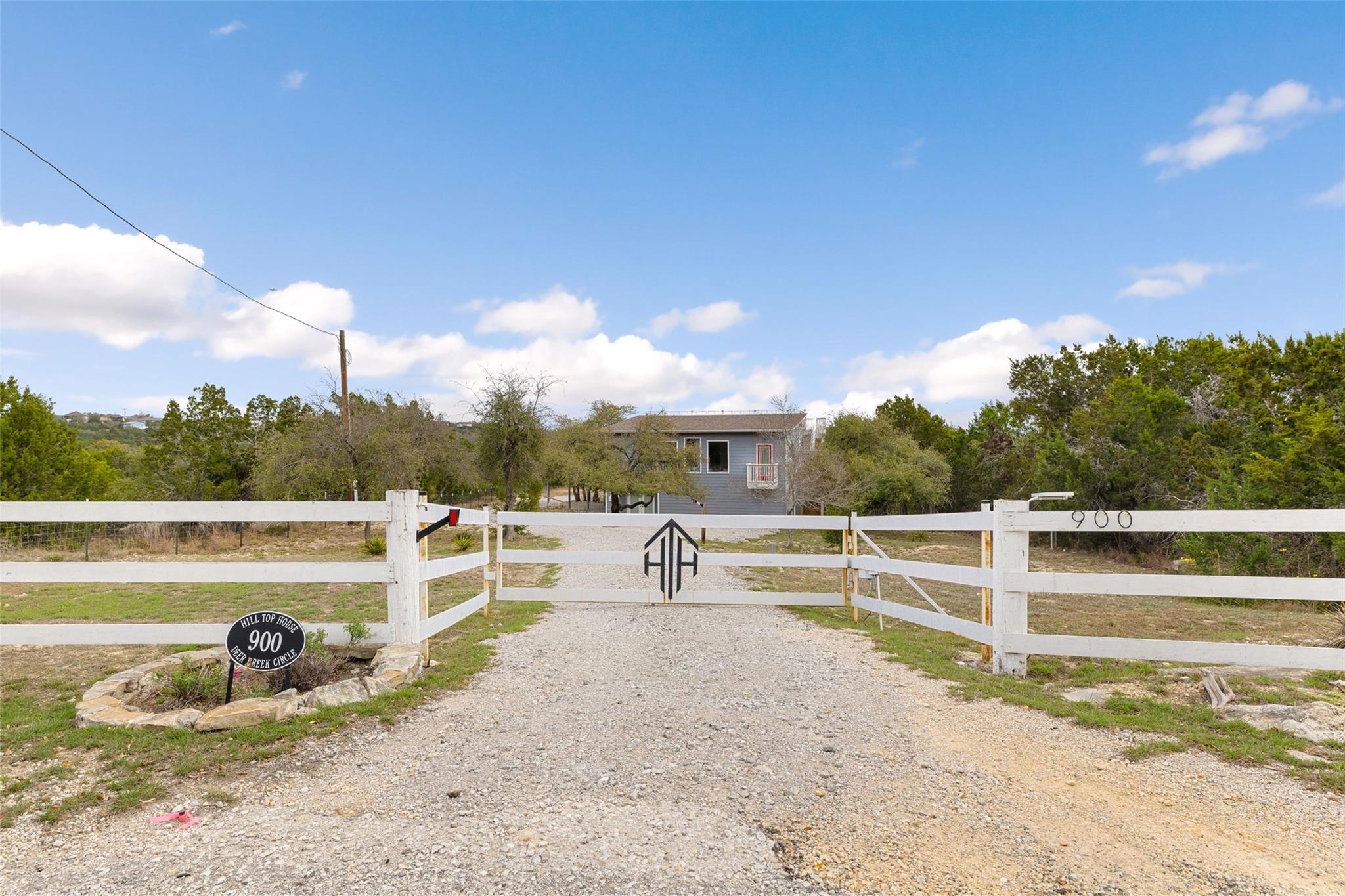 900 Deer Creek Cir, Dripping Springs, TX 78620