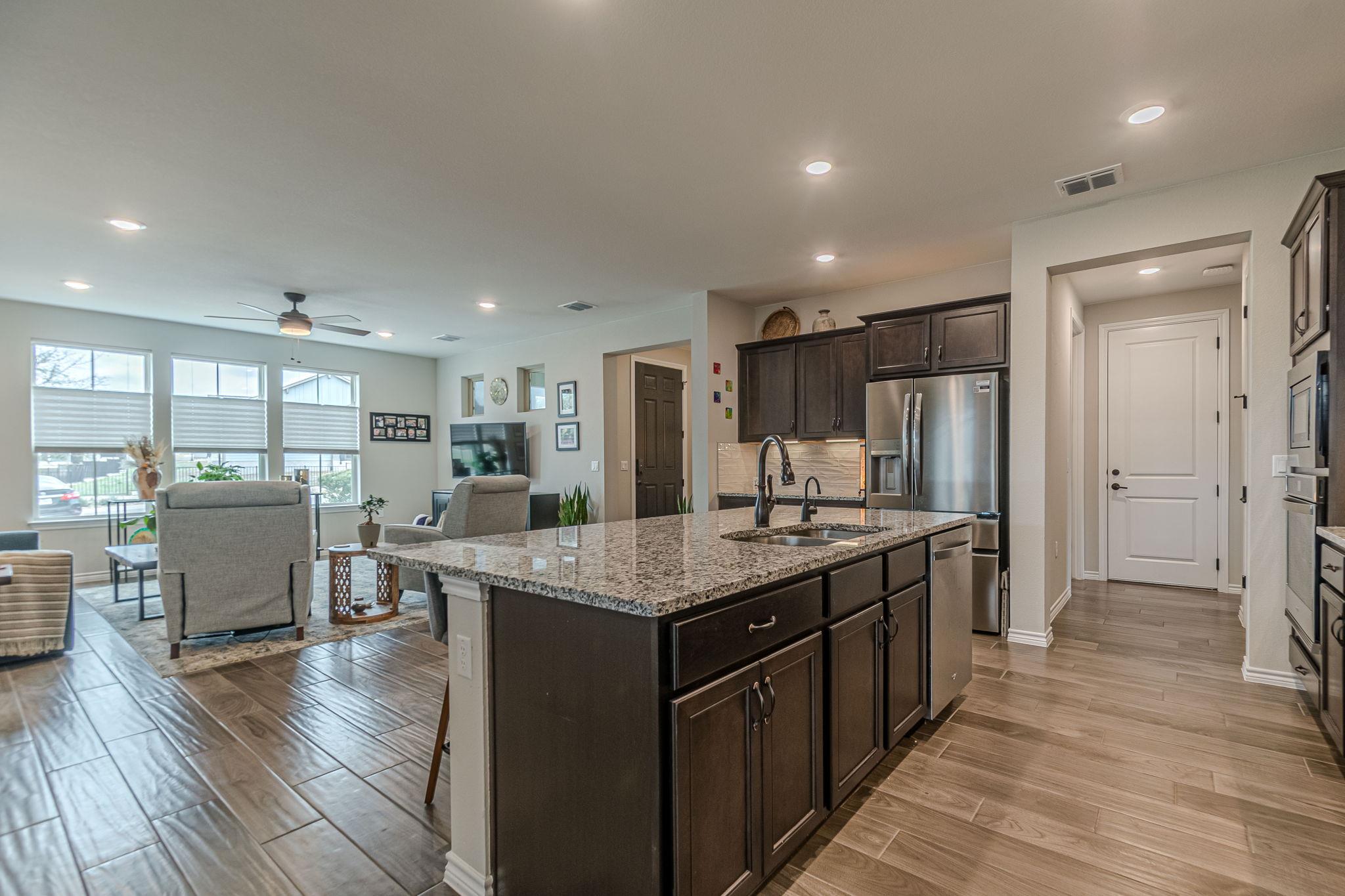 105 Pelican Ln, San Marcos, TX 78666