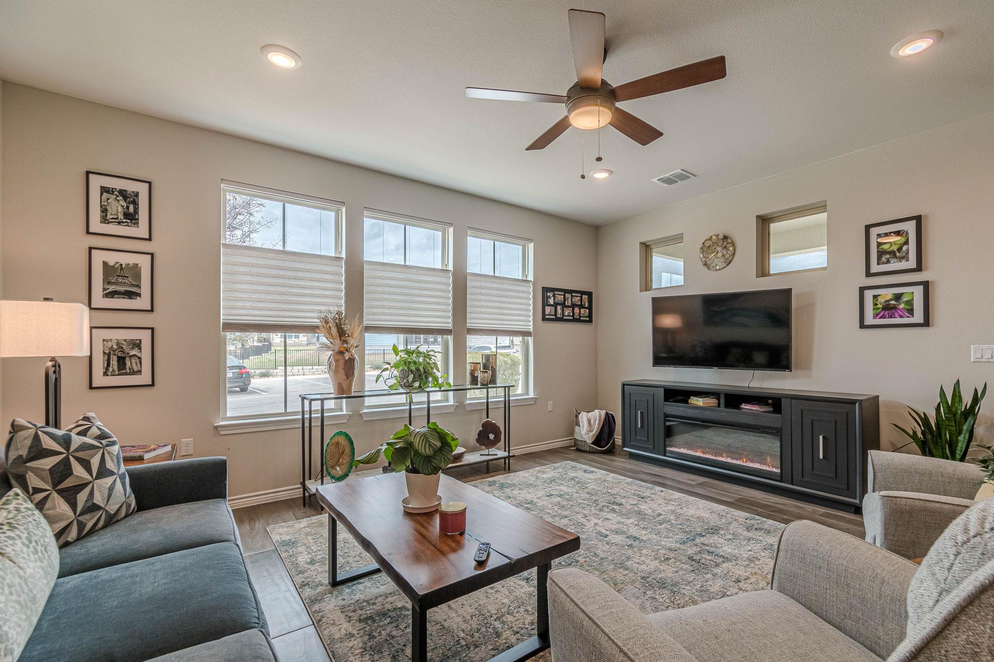 105 Pelican Ln, San Marcos, TX 78666