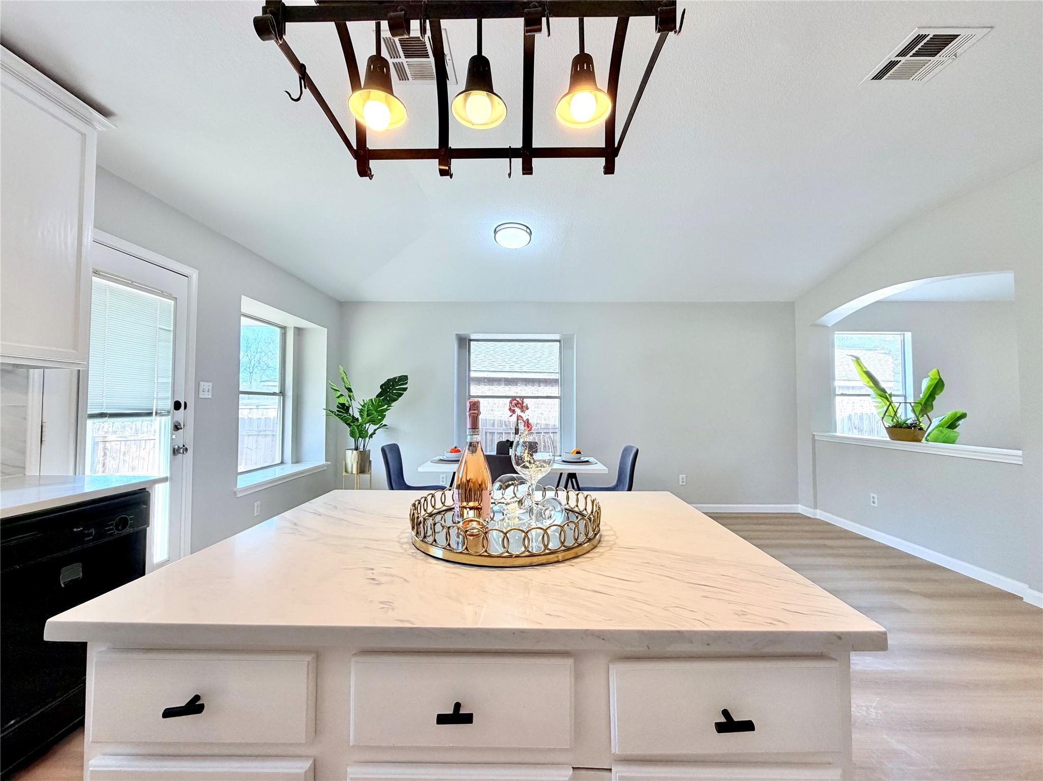 2417 Hallie Ln, Round Rock, TX 78664