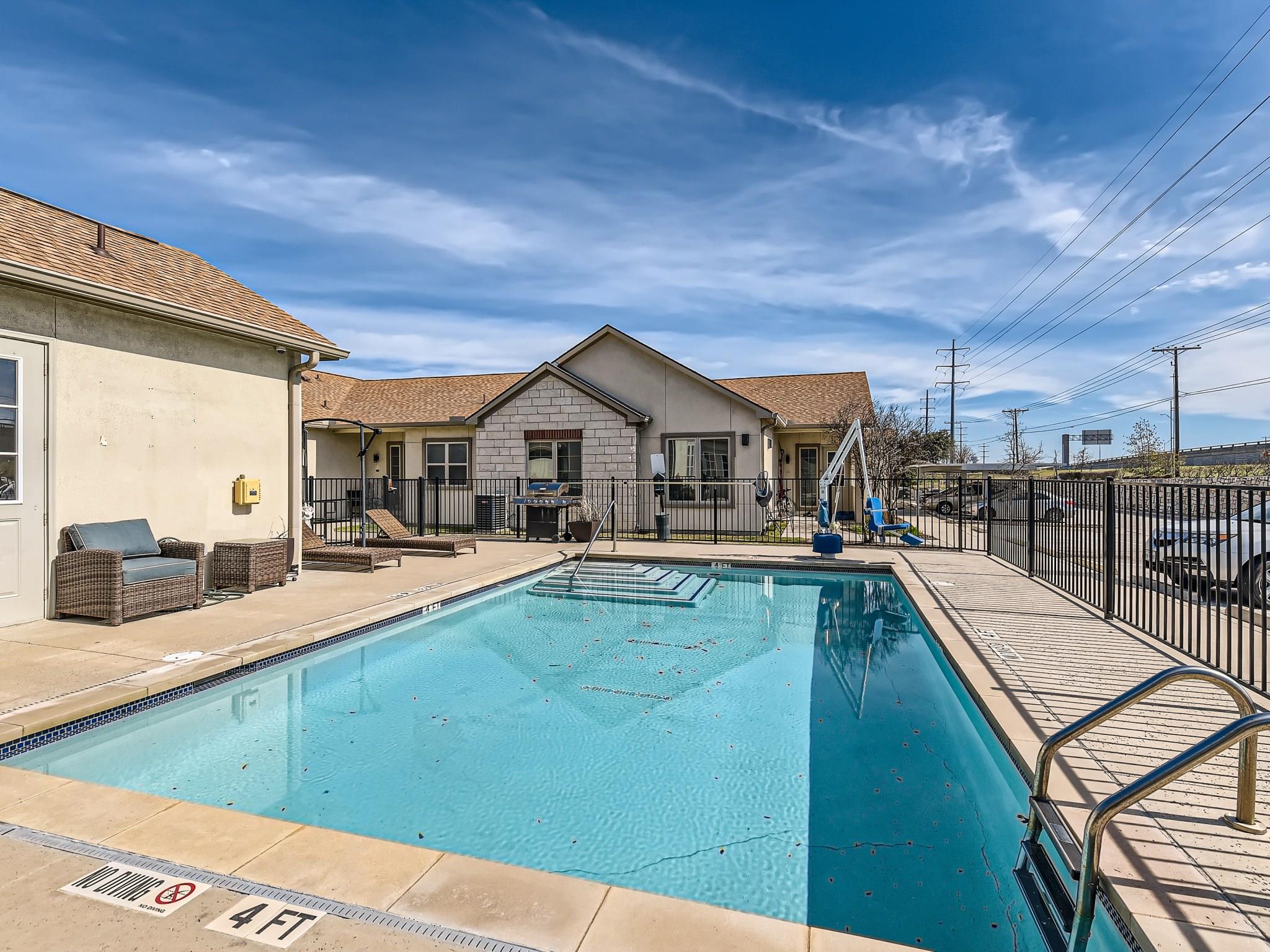 2400 Louis Henna Blvd # 208, Round Rock, TX 78664