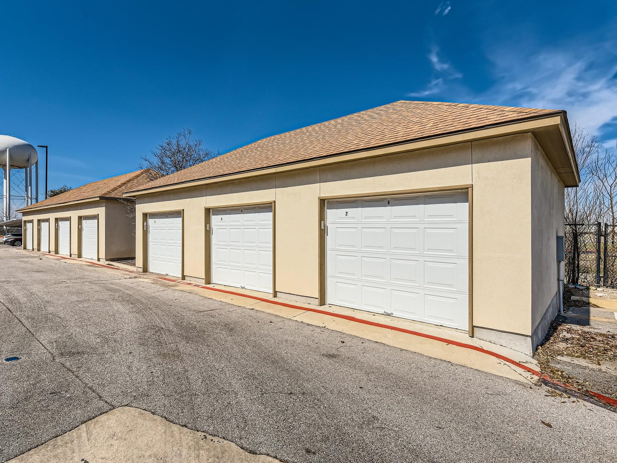 2400 Louis Henna Blvd # 208, Round Rock, TX 78664