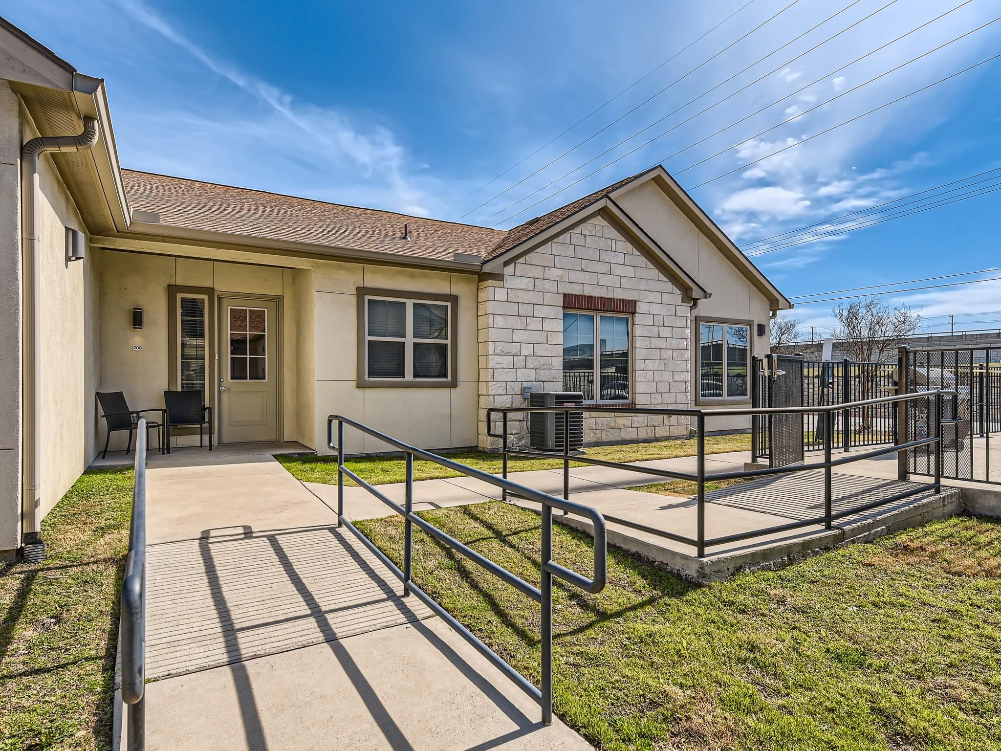 2400 Louis Henna Blvd # 208, Round Rock, TX 78664