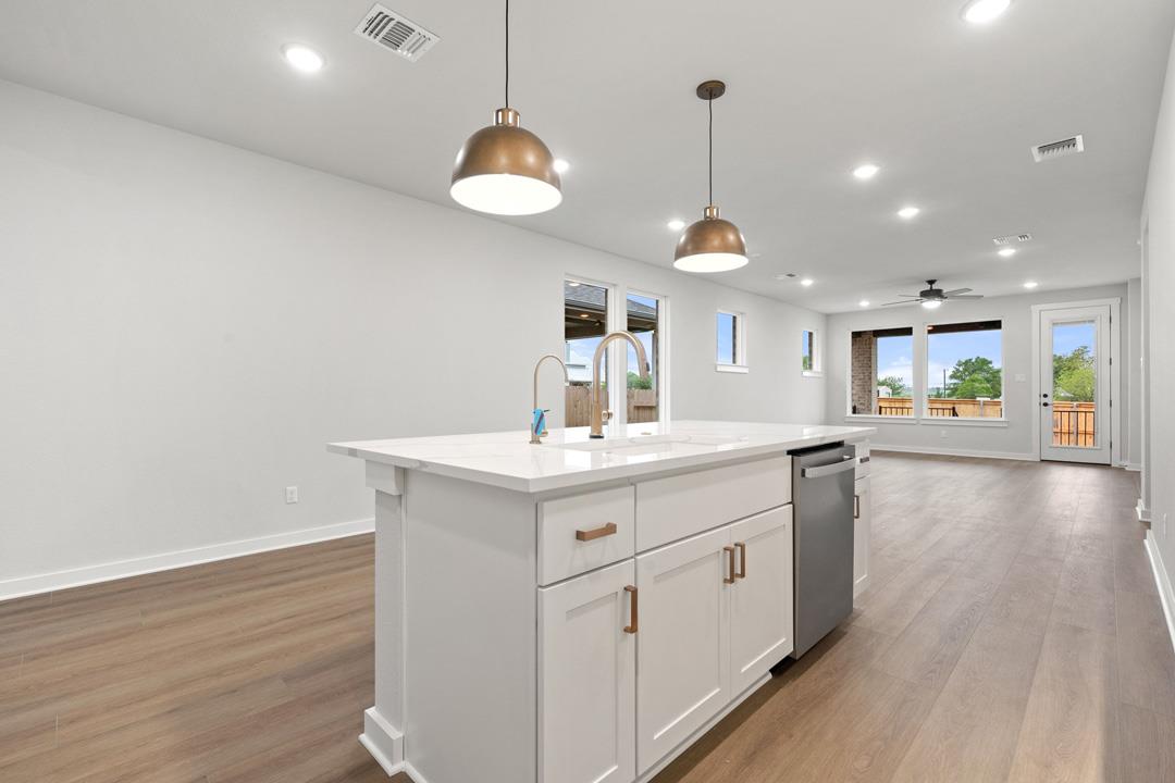 204 Bloomington Loop, Hutto, TX 78634