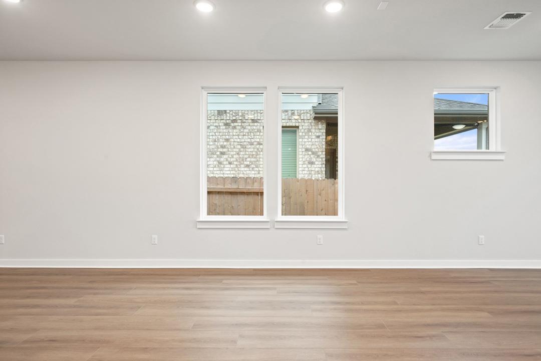 204 Bloomington Loop, Hutto, TX 78634