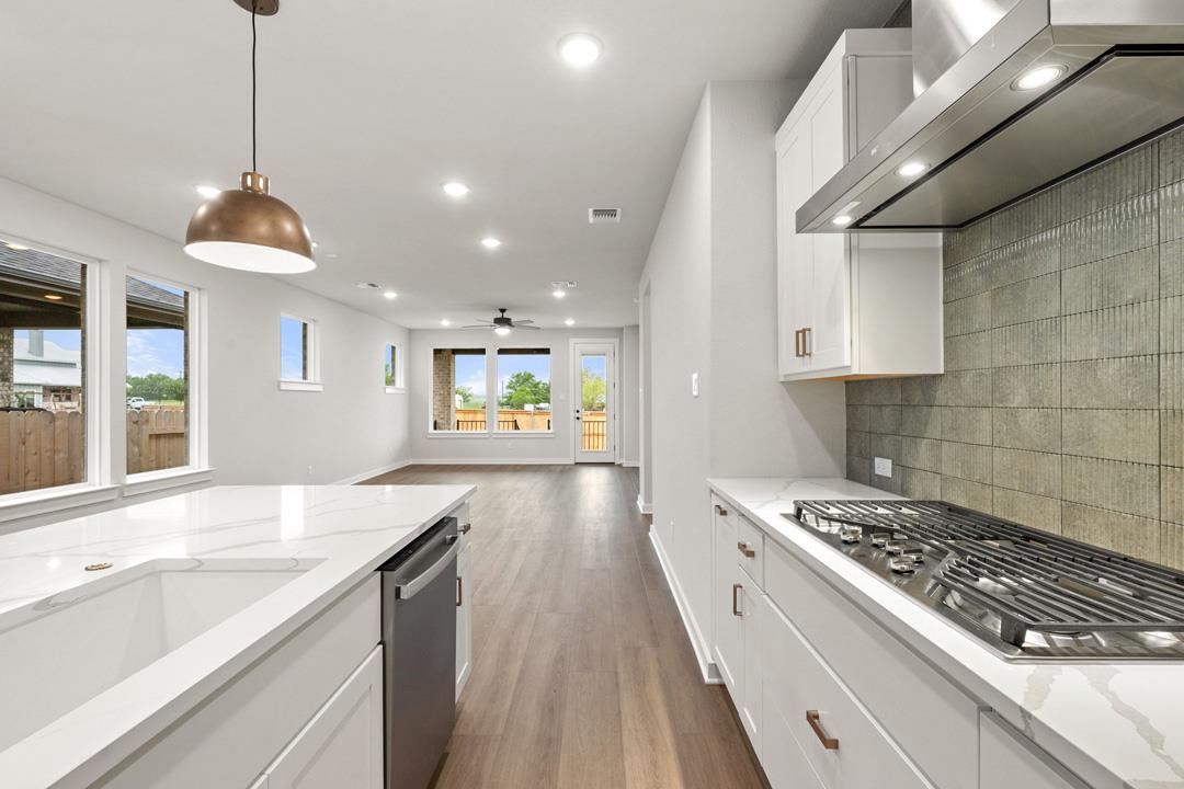 204 Bloomington Loop, Hutto, TX 78634