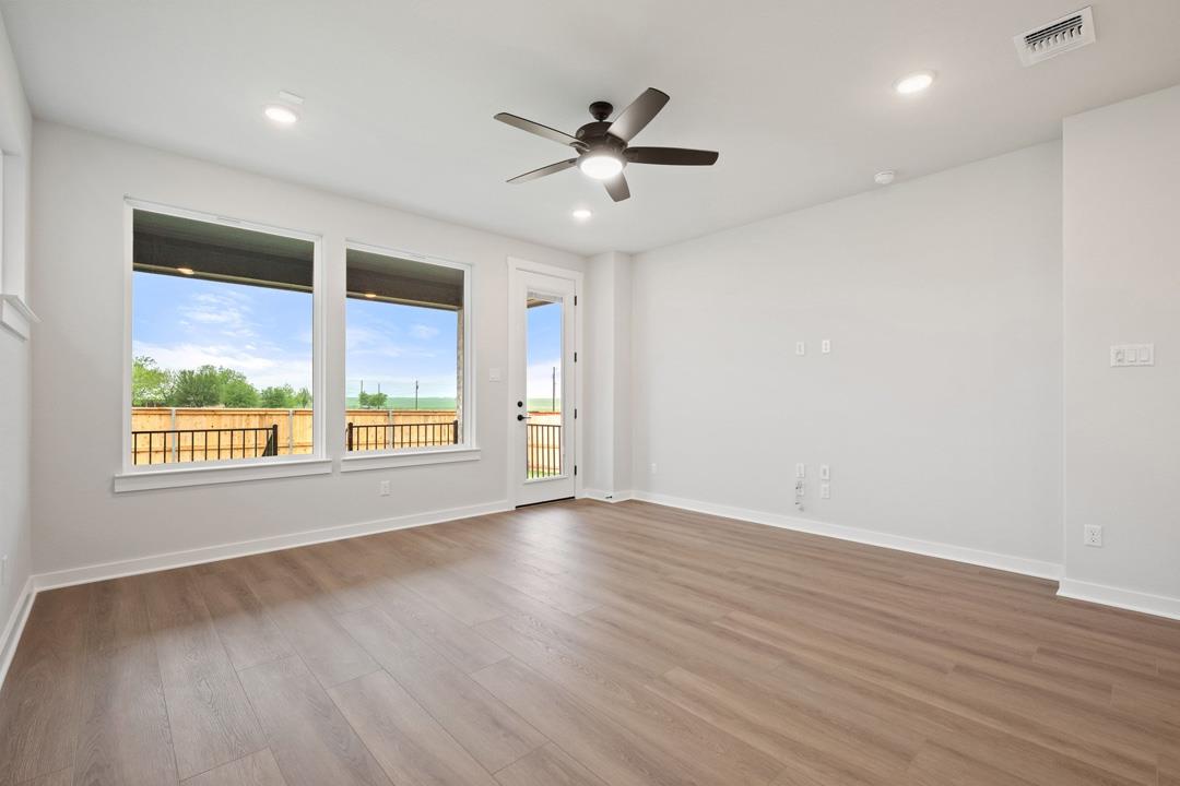 204 Bloomington Loop, Hutto, TX 78634